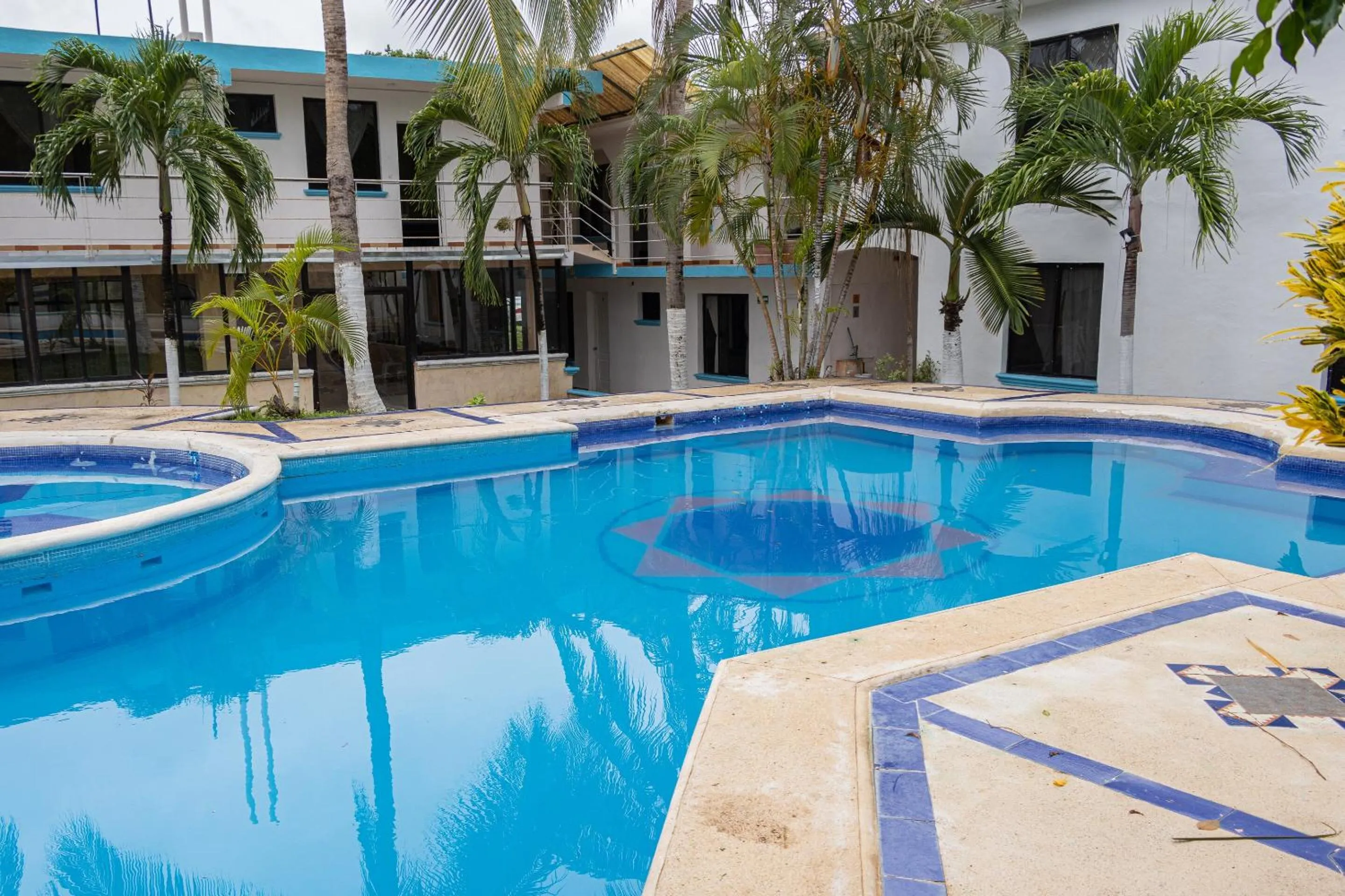 Swimming pool in OYO Hotel Marías,Aeropuerto Internacional de Chetumal