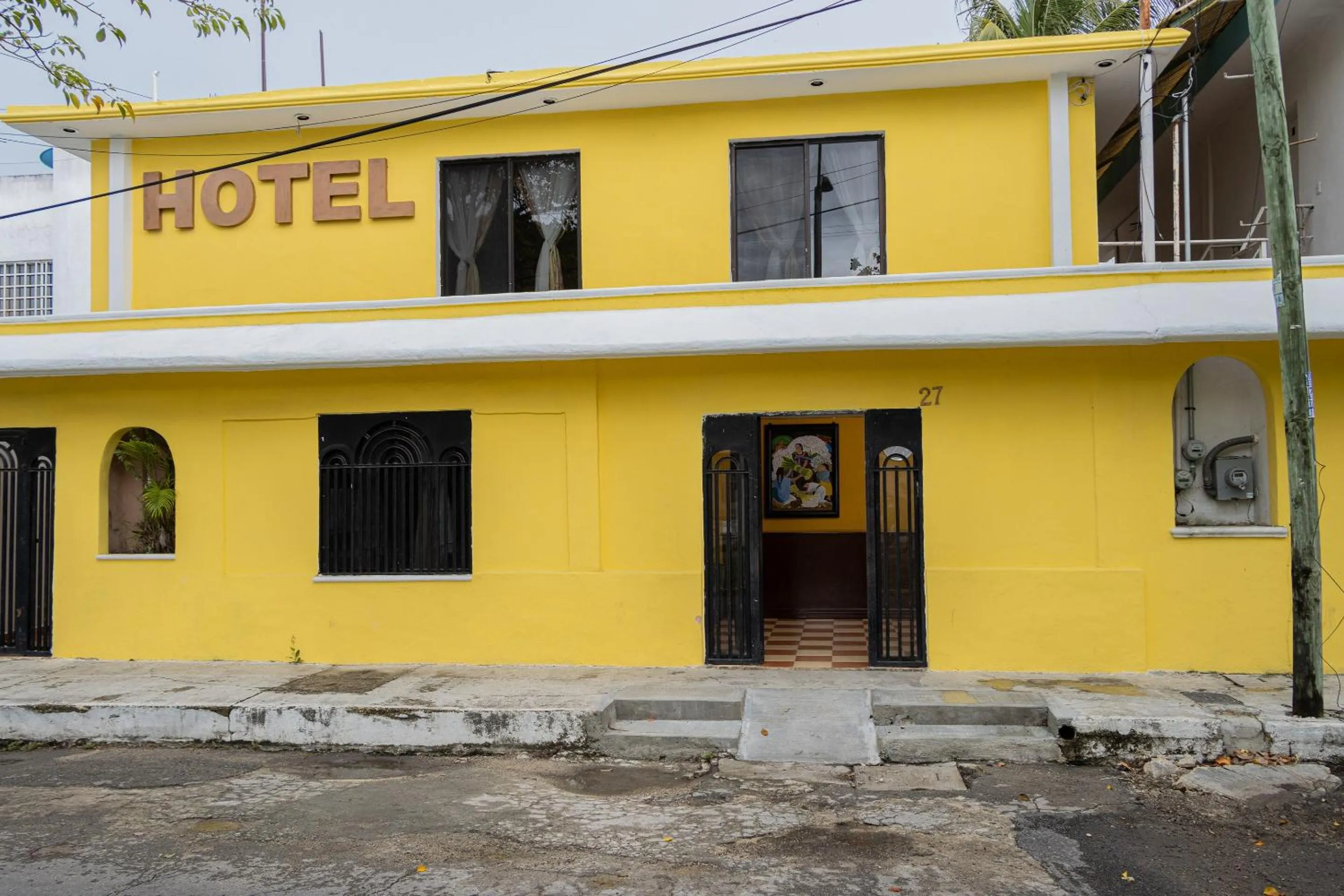 Facade/entrance in OYO Hotel Marías,Aeropuerto Internacional de Chetumal
