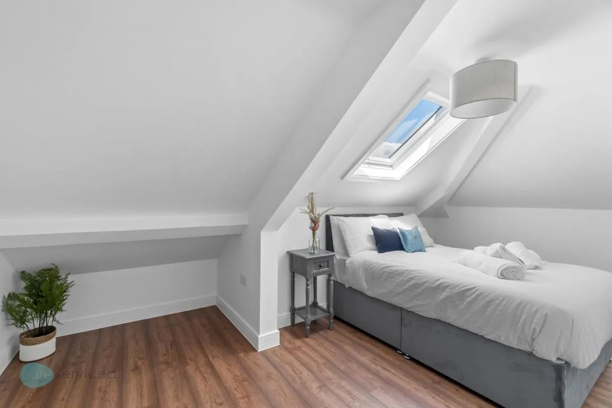 Other, Bed in The Penthouse By Pureserviced