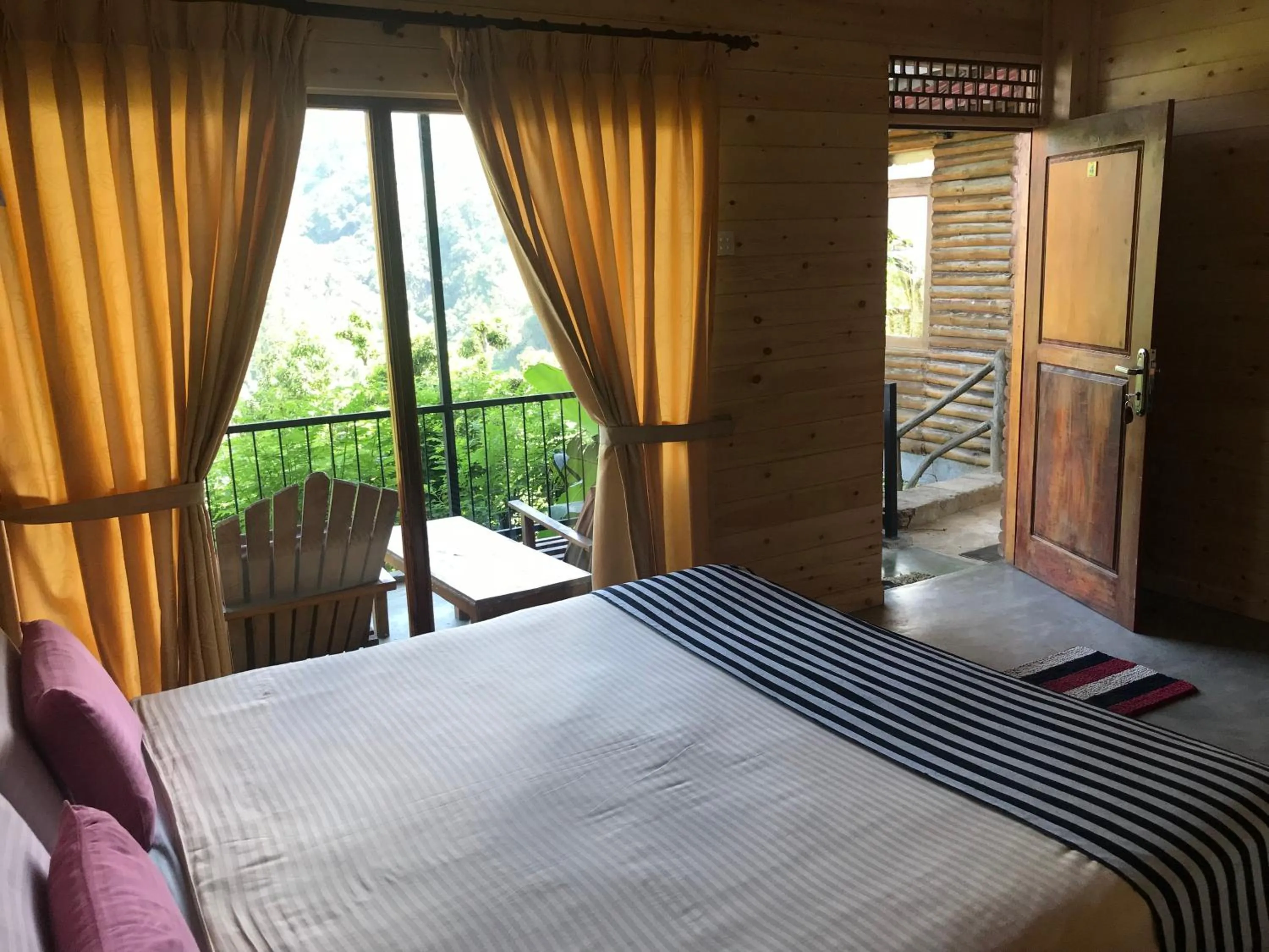 Bedroom, Bed in Country Homes