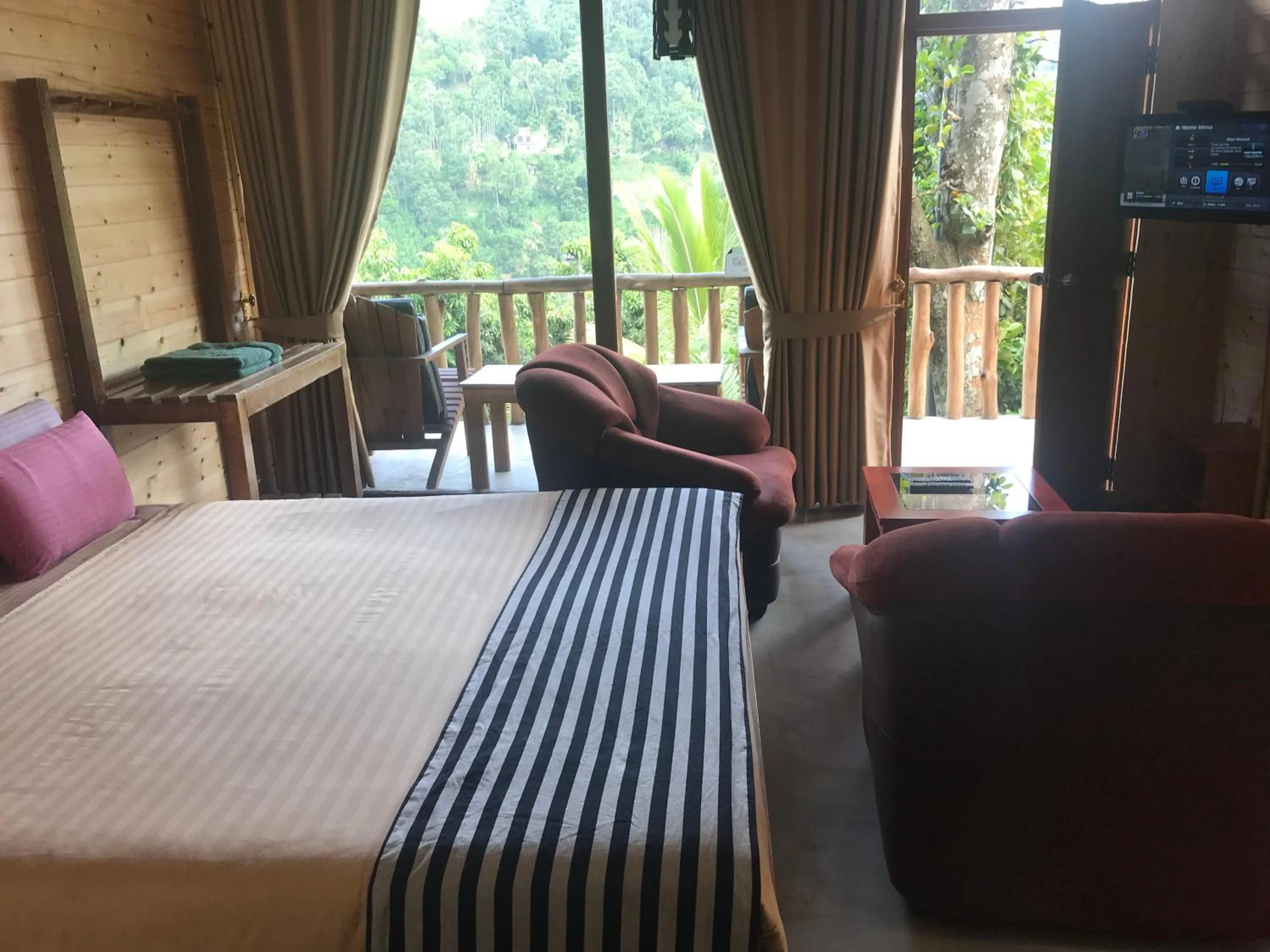 Living room, Bed in Country Homes