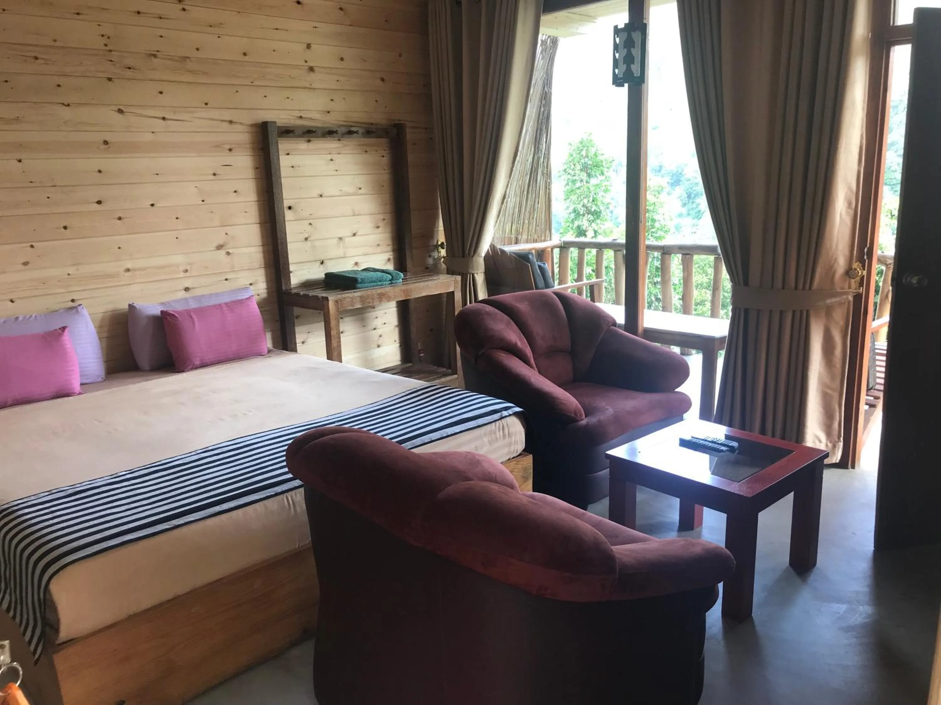 Living room, Bed in Country Homes