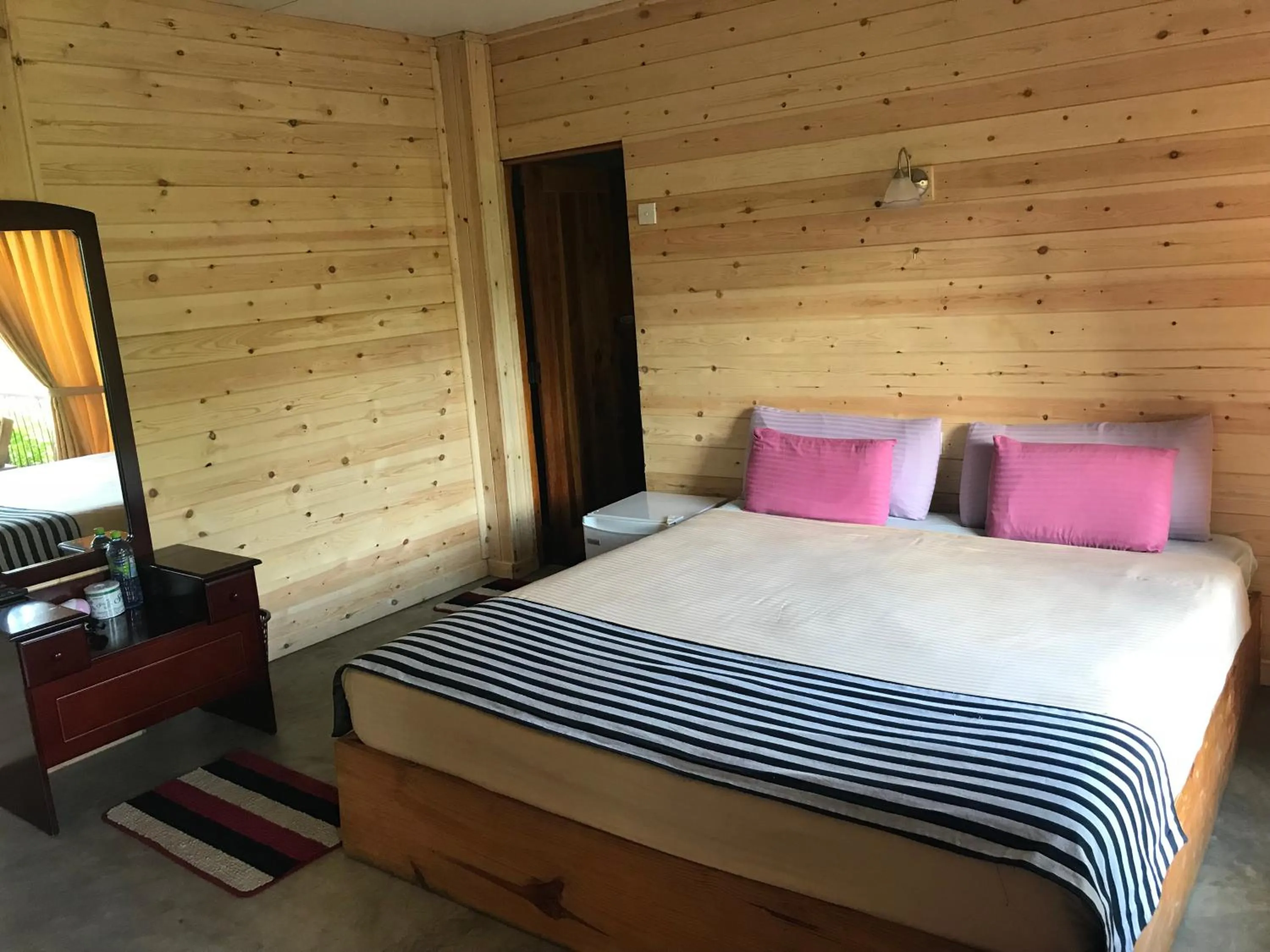 Bedroom, Bed in Country Homes