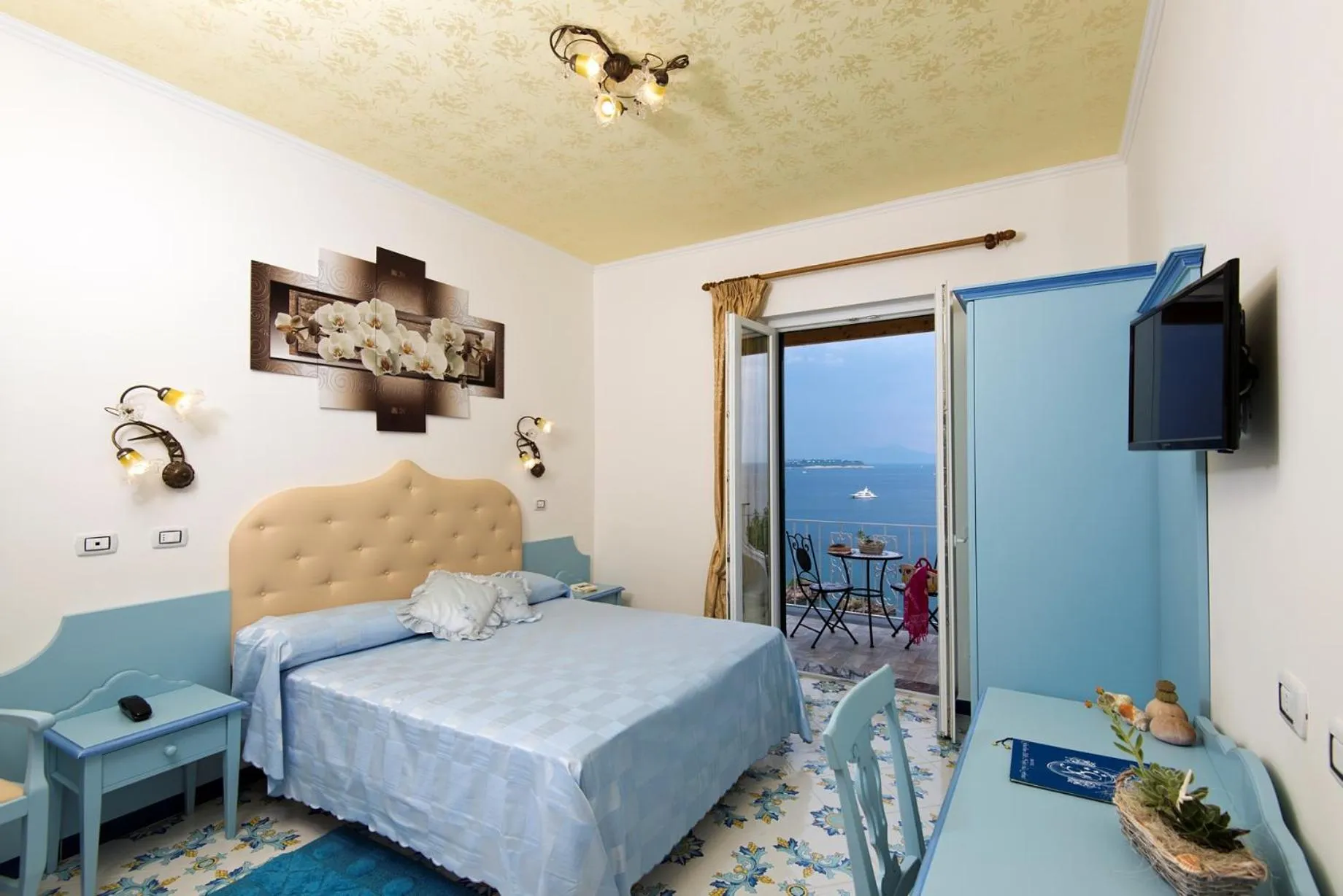 Sea view, Bed in Hotel Giardino Delle Ninfe E La Fenice