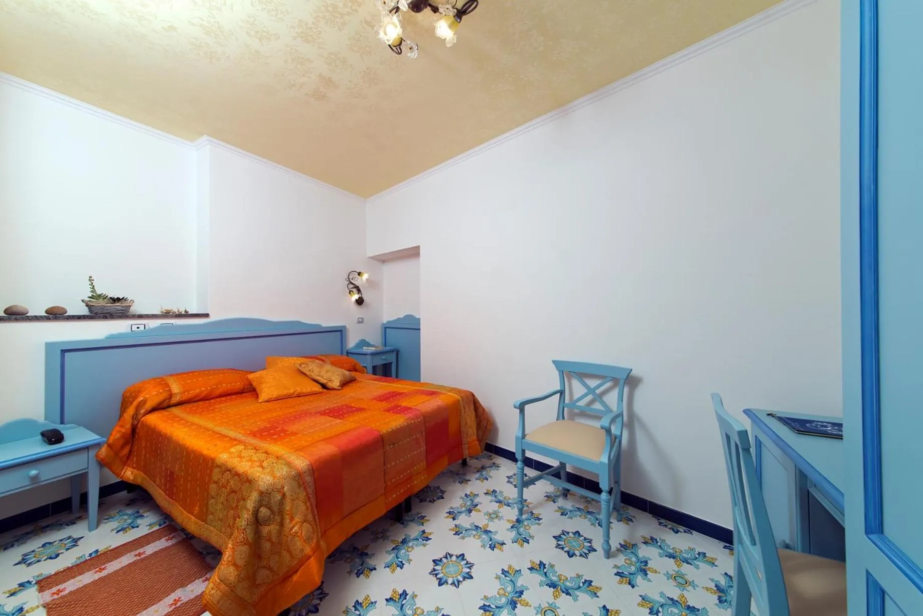 Bedroom, Bed in Hotel Giardino Delle Ninfe E La Fenice