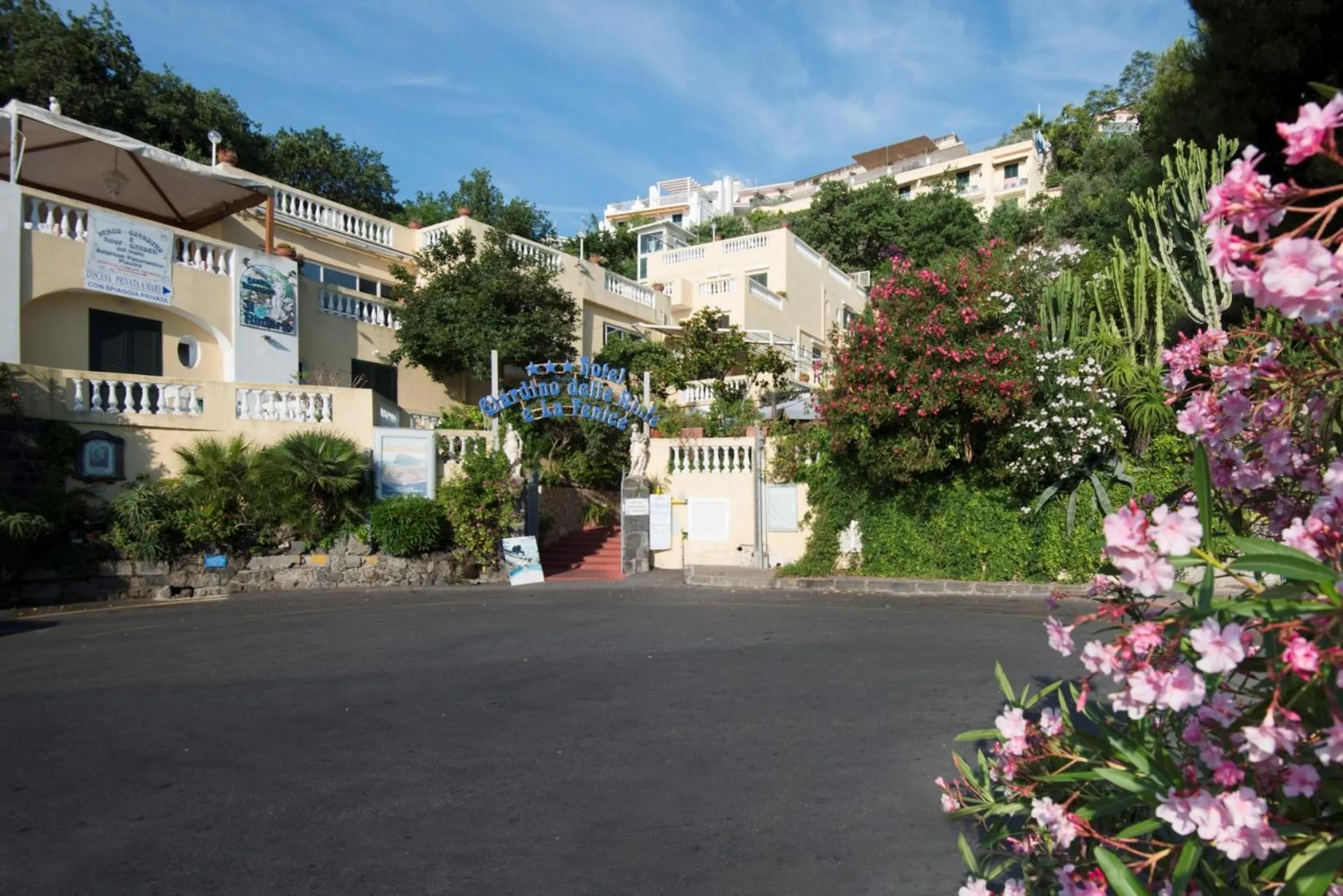 Property building in Hotel Giardino Delle Ninfe E La Fenice
