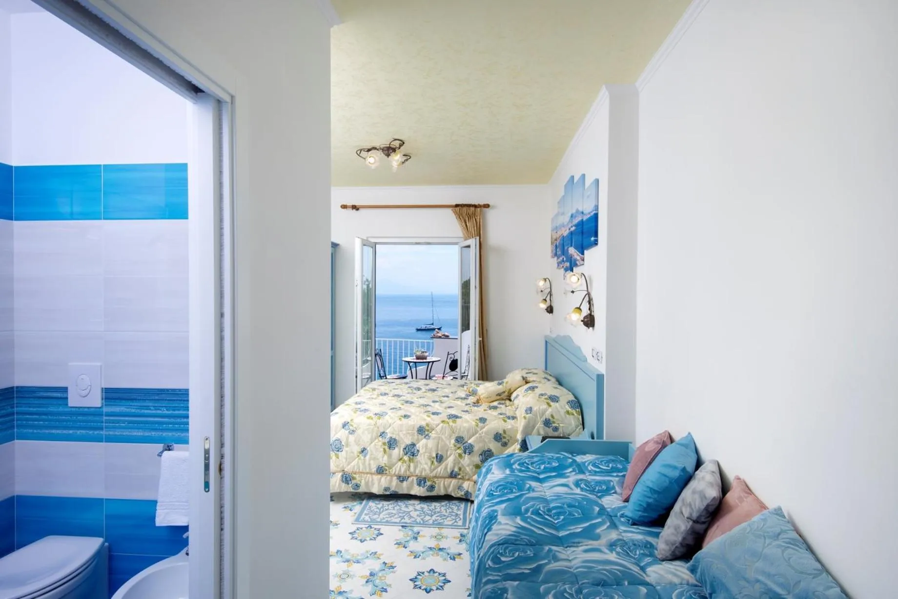 Bedroom, Bed in Hotel Giardino Delle Ninfe E La Fenice