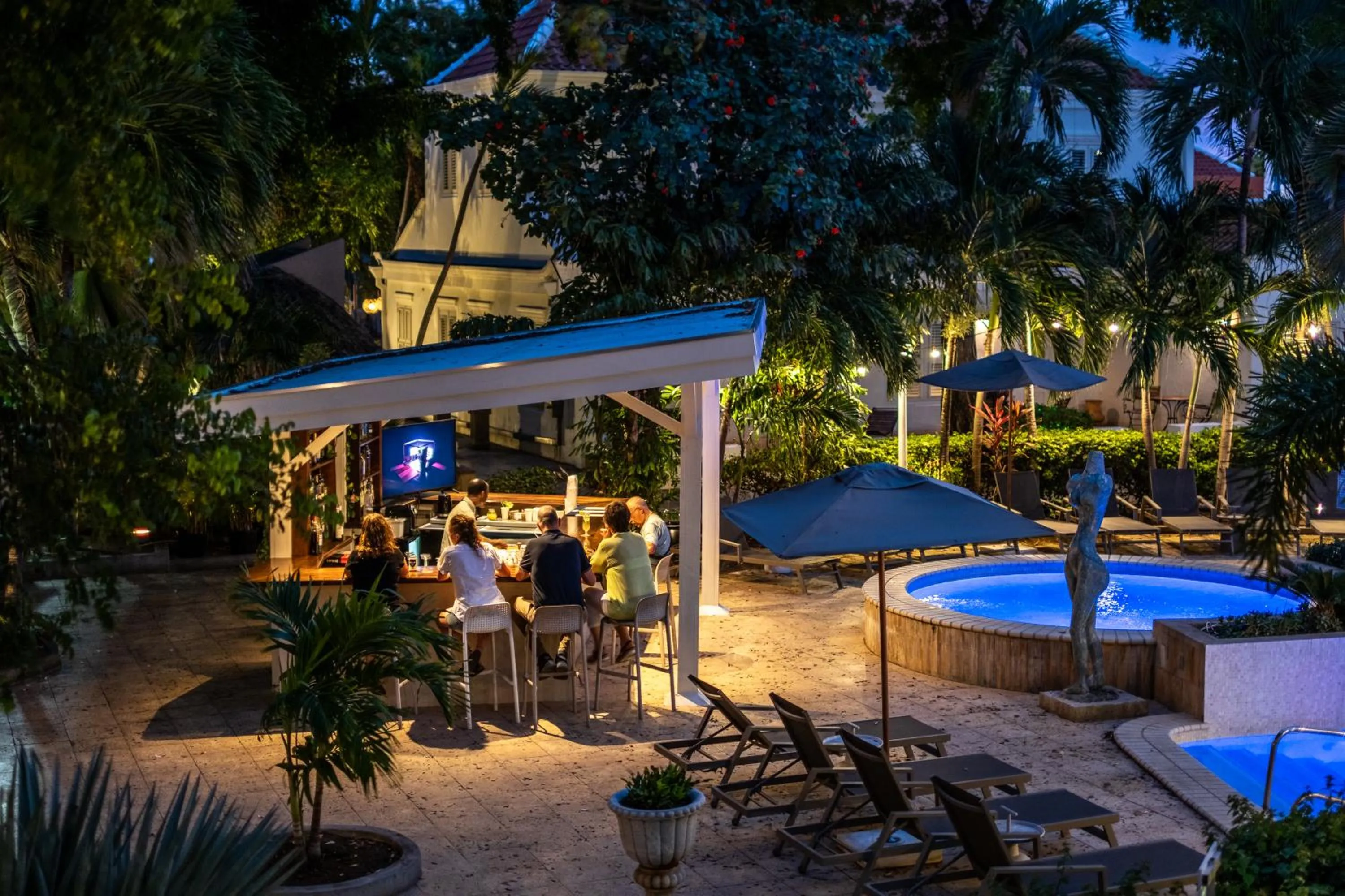 Swimming pool in Kura Botanica Hotel