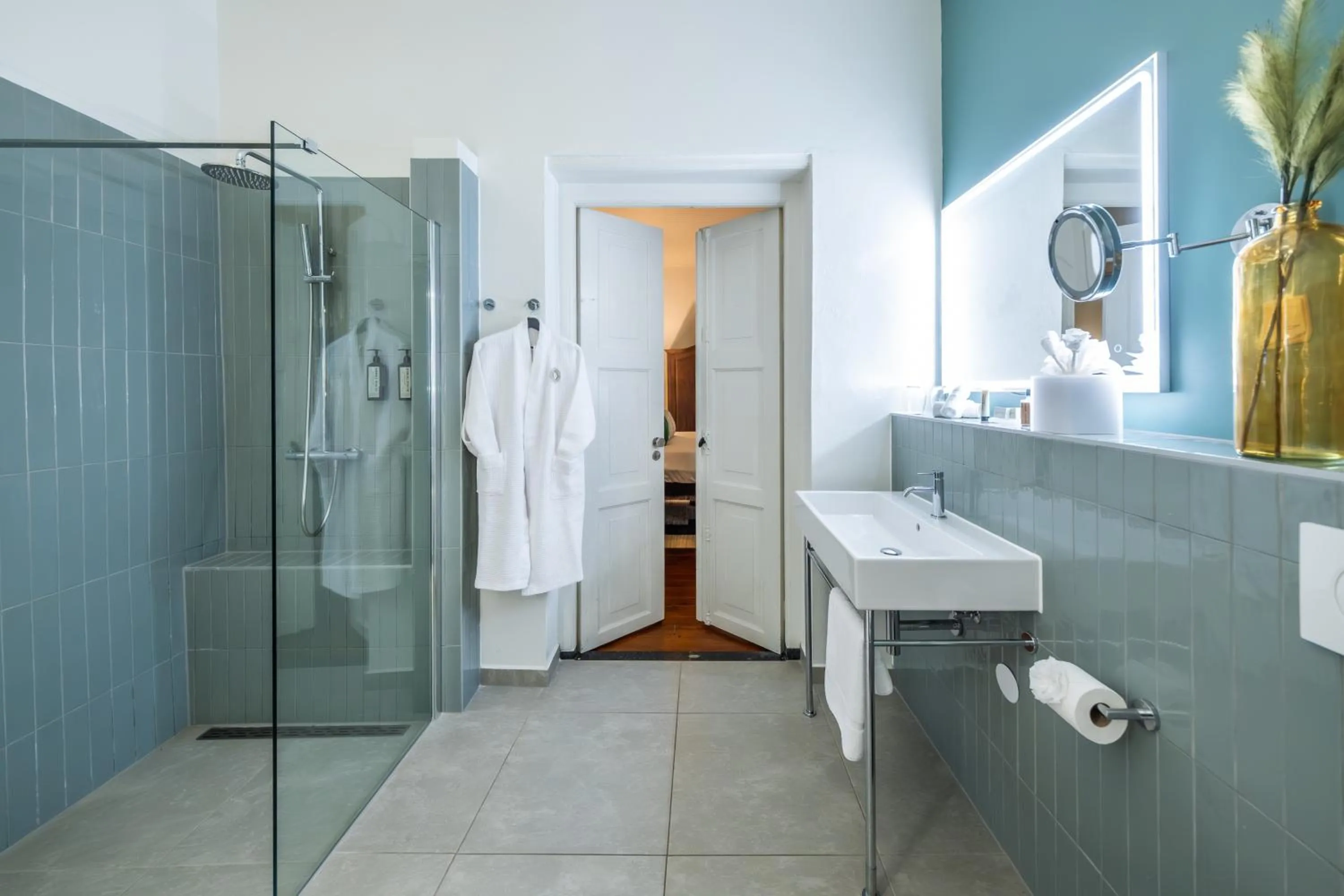 Bathroom in Kura Botanica Hotel