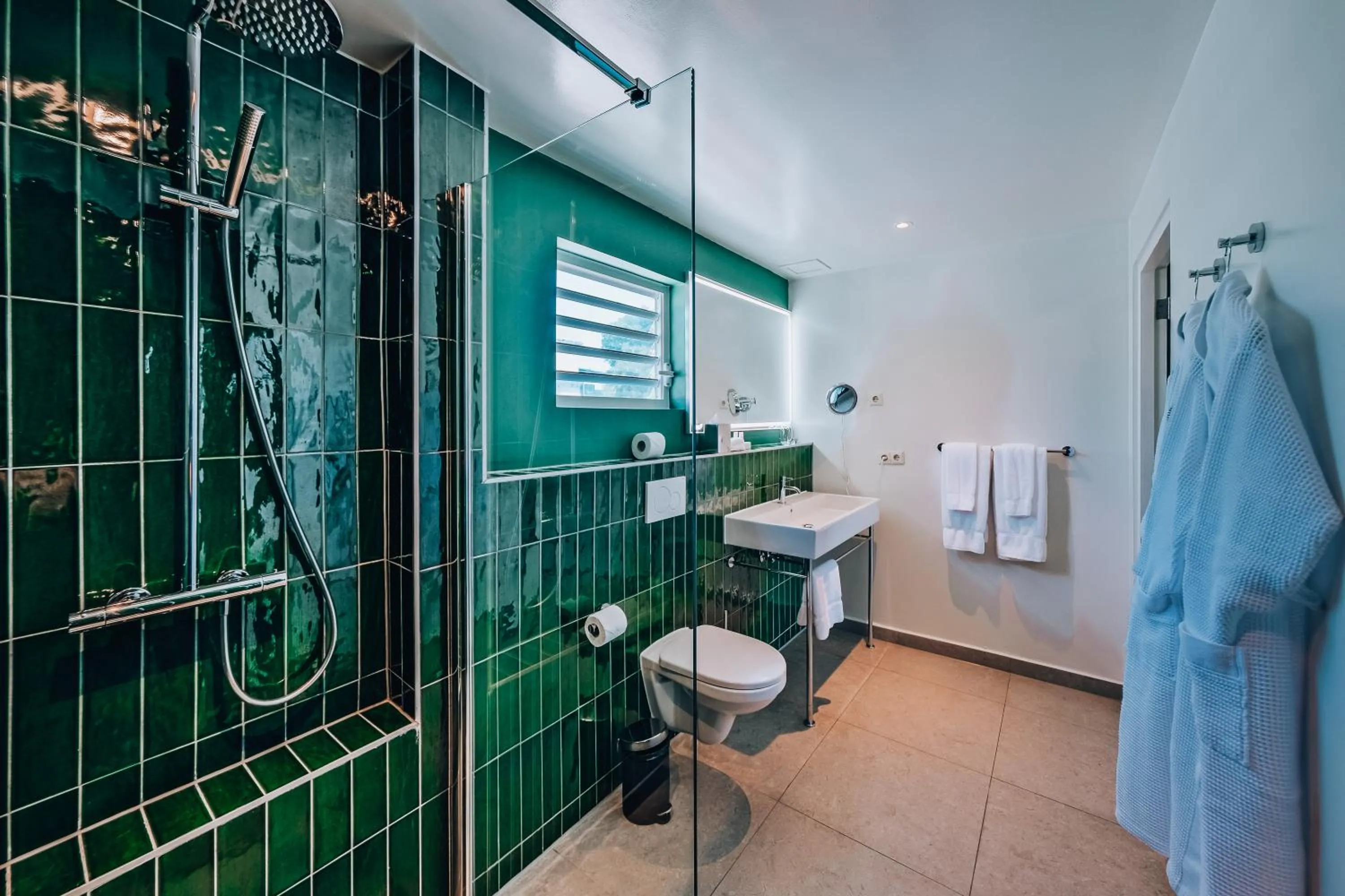 Shower in Kura Botanica Hotel