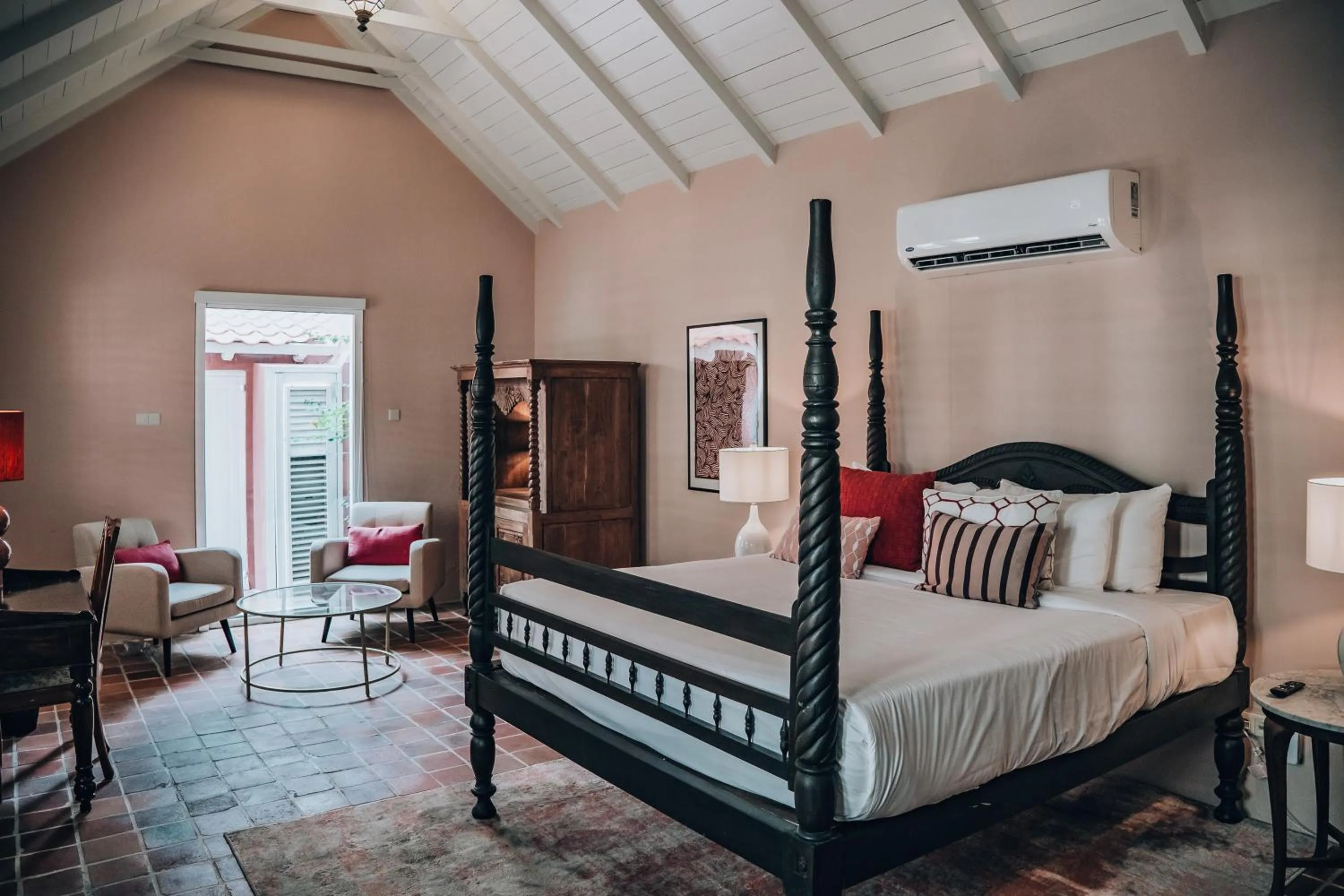 Bed in Kura Botanica Hotel