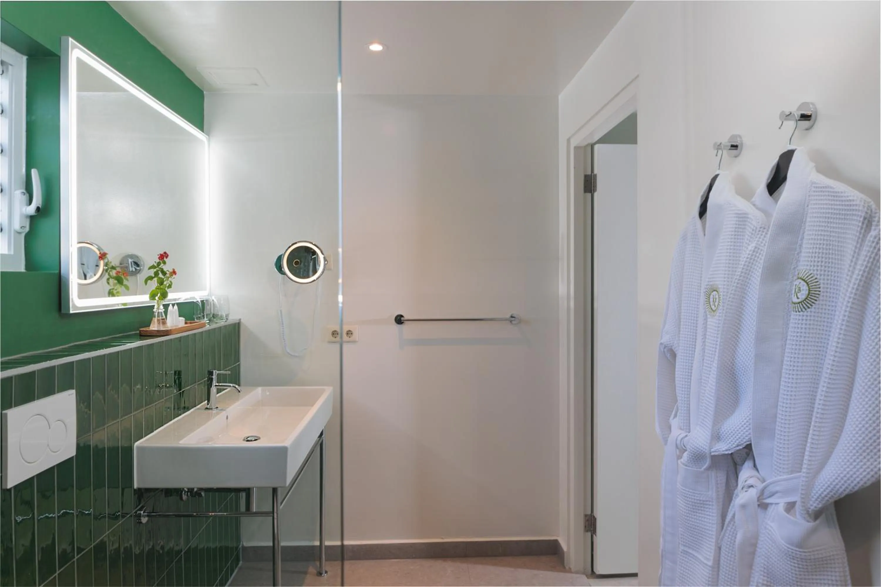 Bathroom in Kura Botanica Hotel