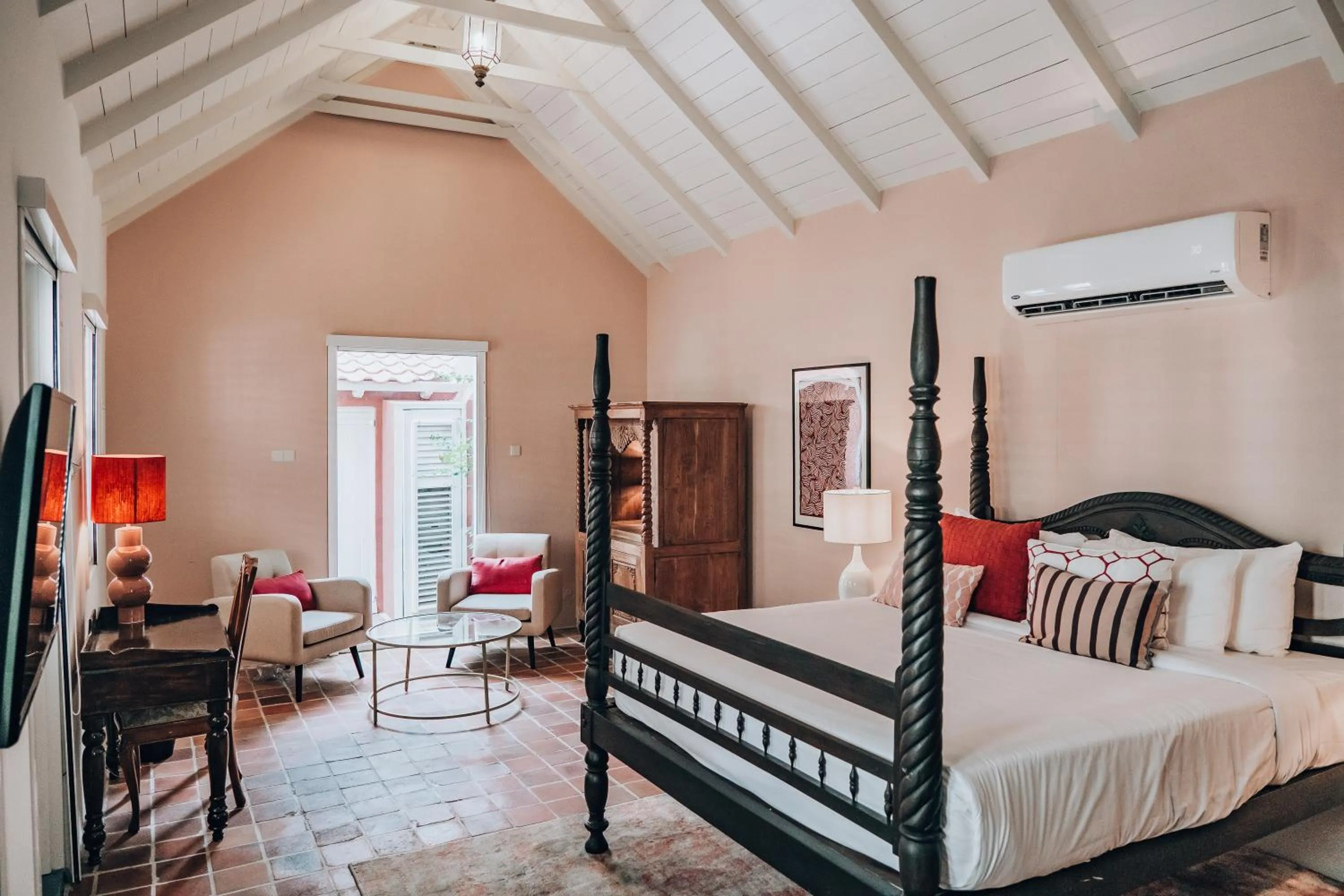 Bed in Kura Botanica Hotel