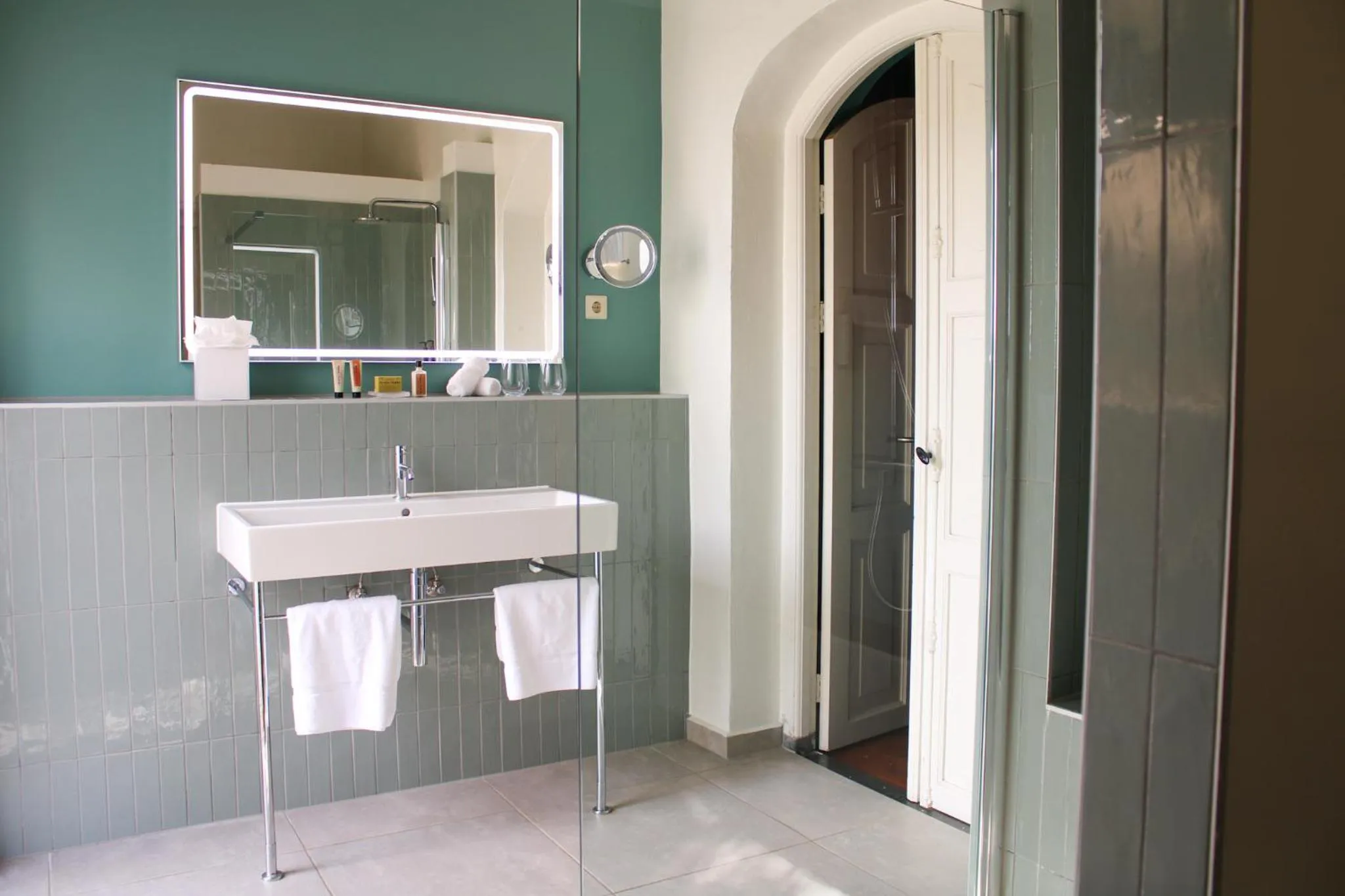 Bathroom in Kura Botanica Hotel