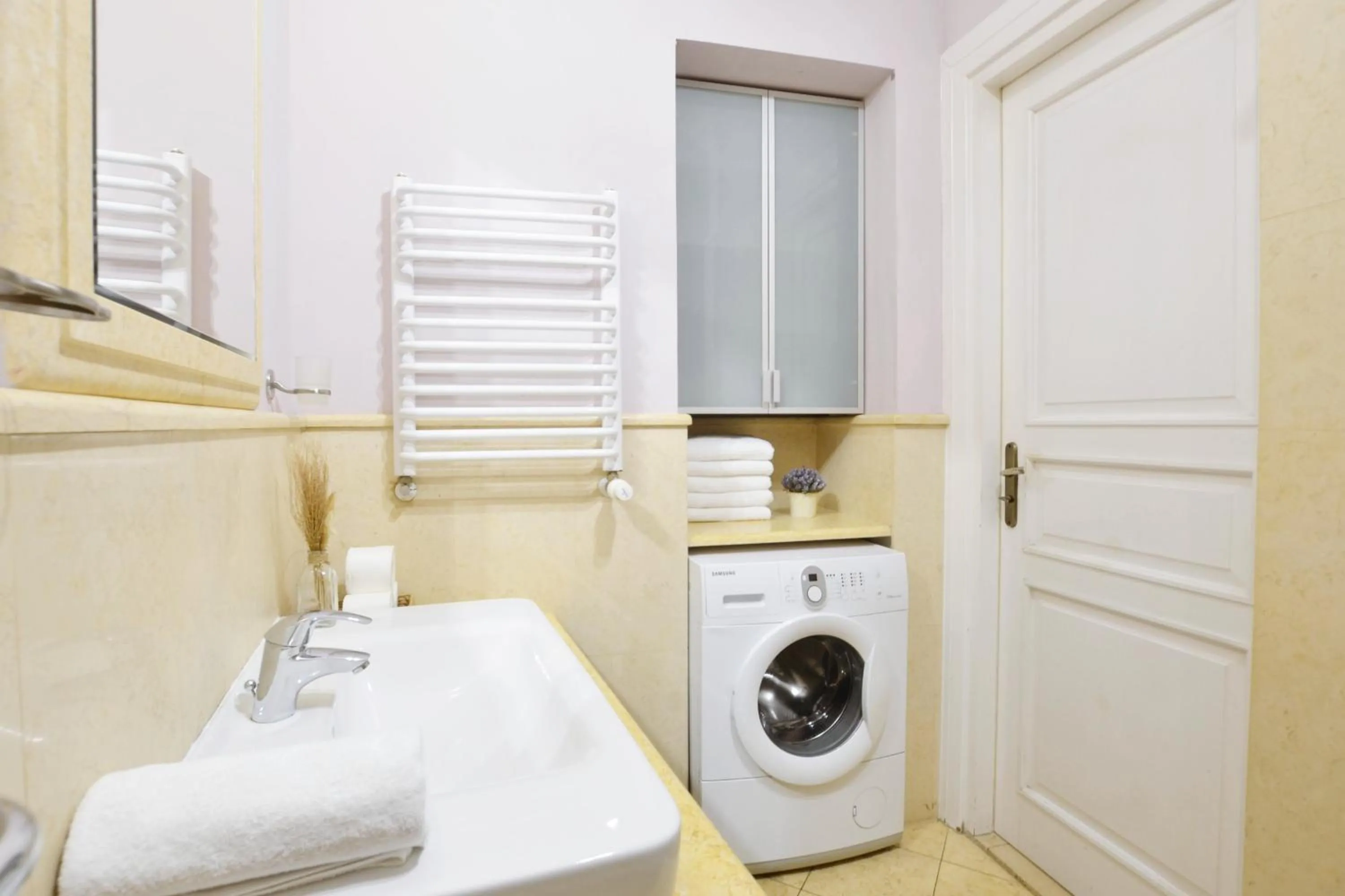 towels in P&J Apartments Floriańska