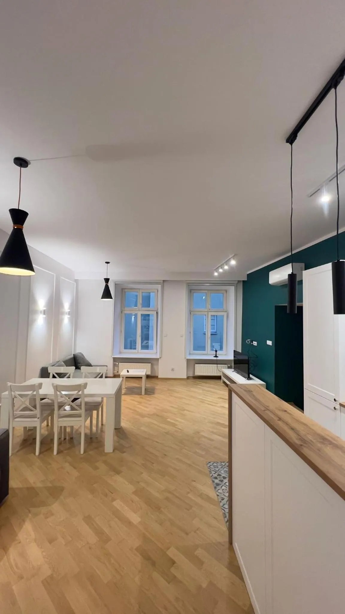 Dining area in P&J Apartments Floriańska