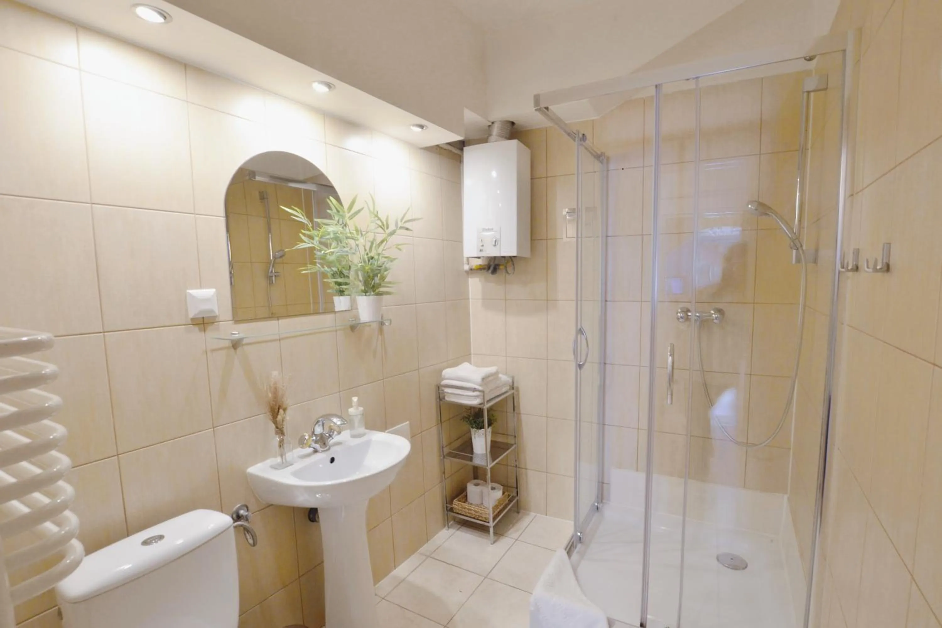 Shower in P&J Apartments Floriańska