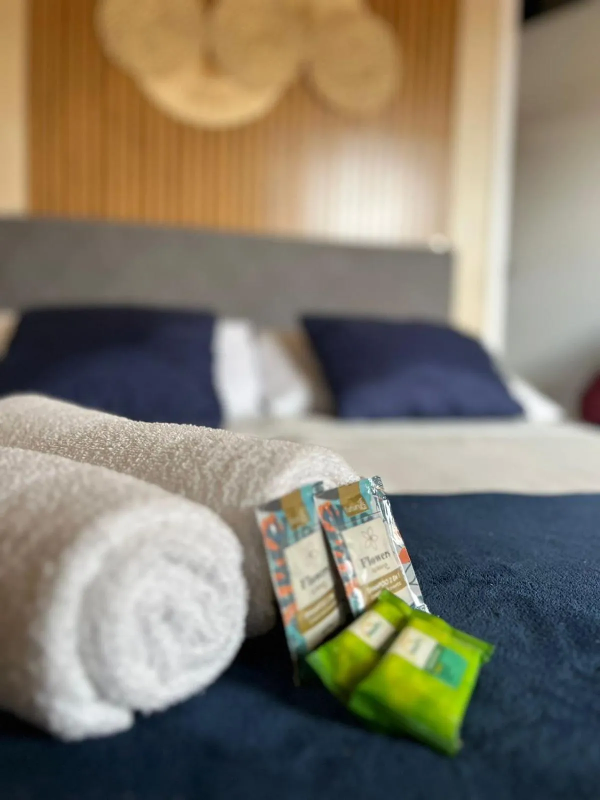 towels, Bed in Pousada Casa Rosada Ilhabela