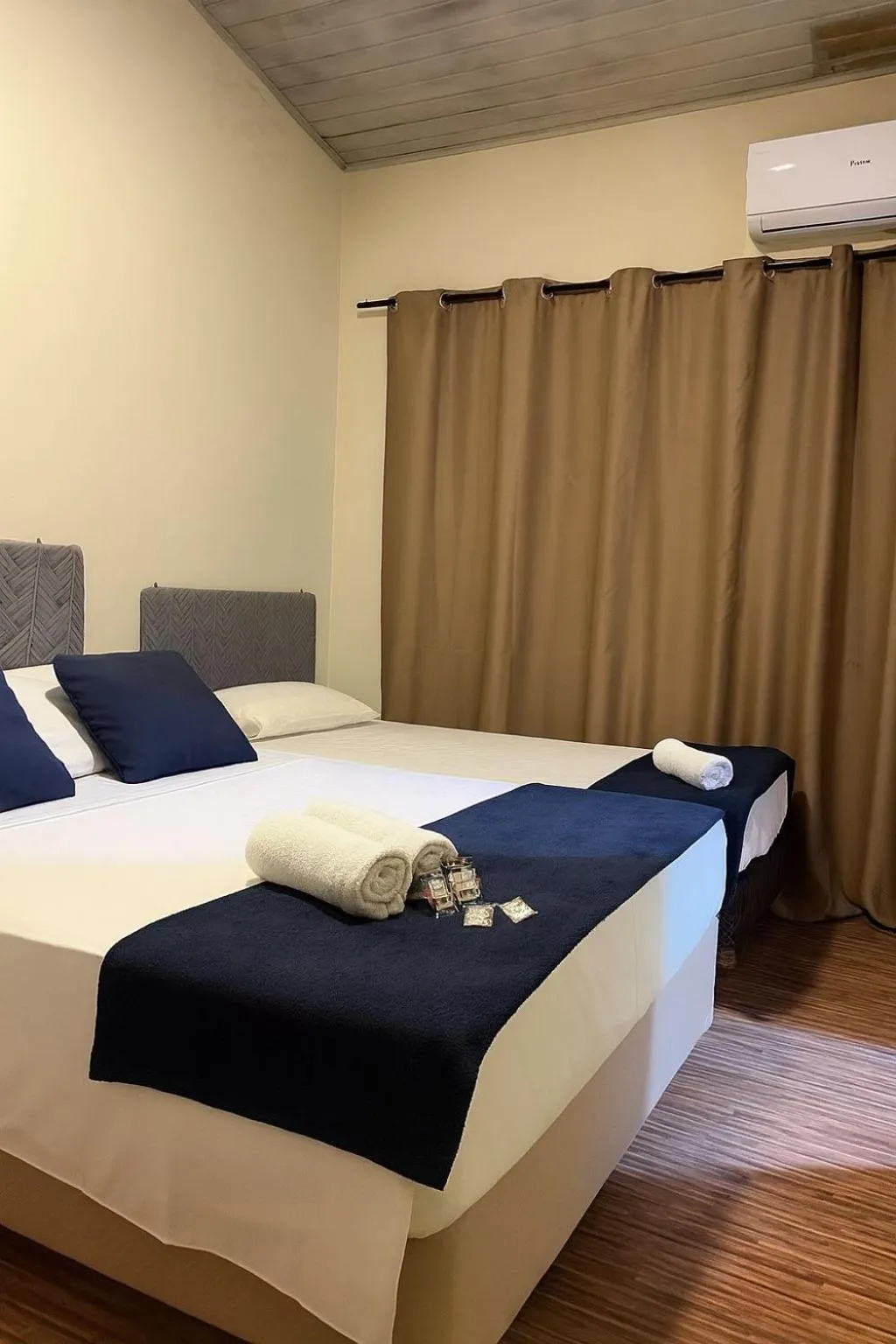 Bedroom, Bed in Pousada Casa Rosada Ilhabela