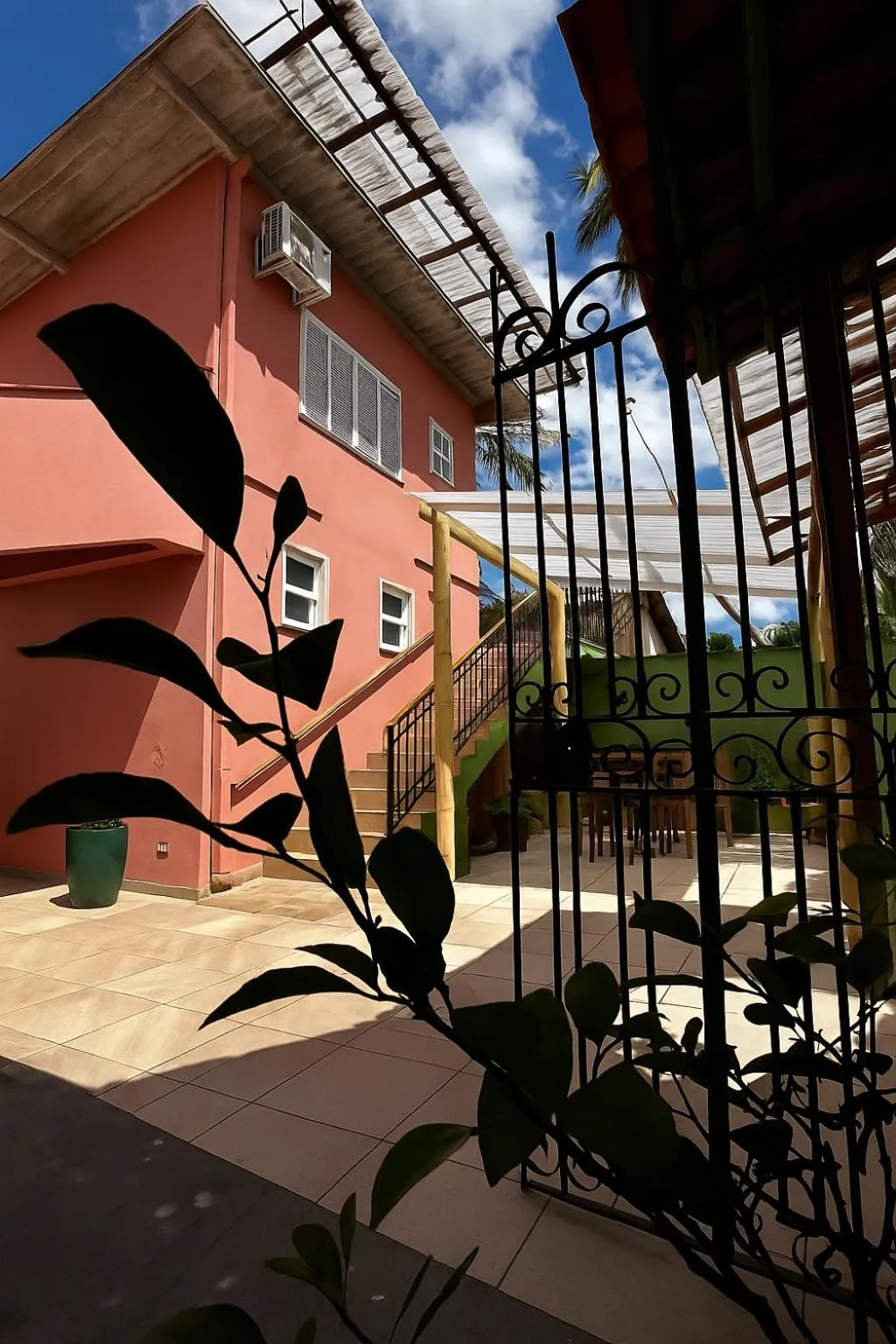 Facade/entrance in Pousada Casa Rosada Ilhabela