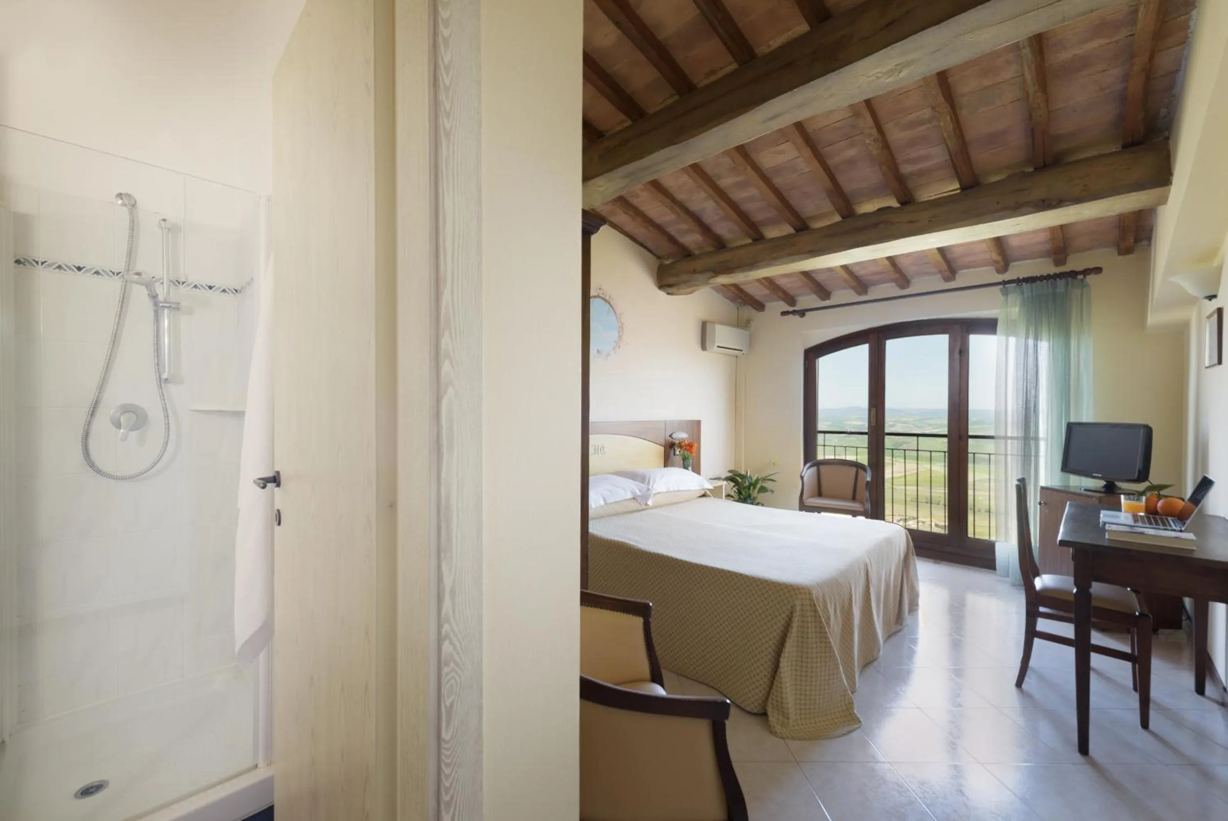 Bedroom, Bed in Hotel Dei Capitani