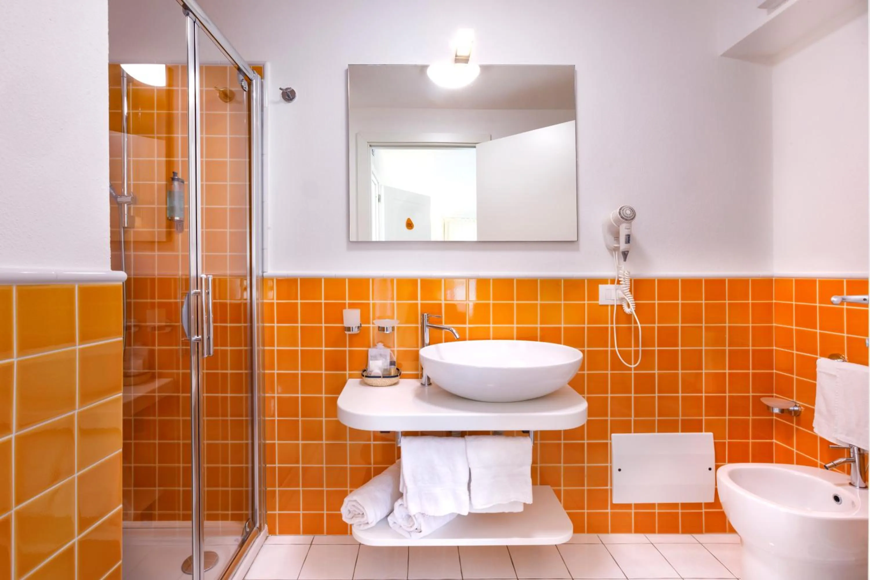 Bathroom in Janas Hotel