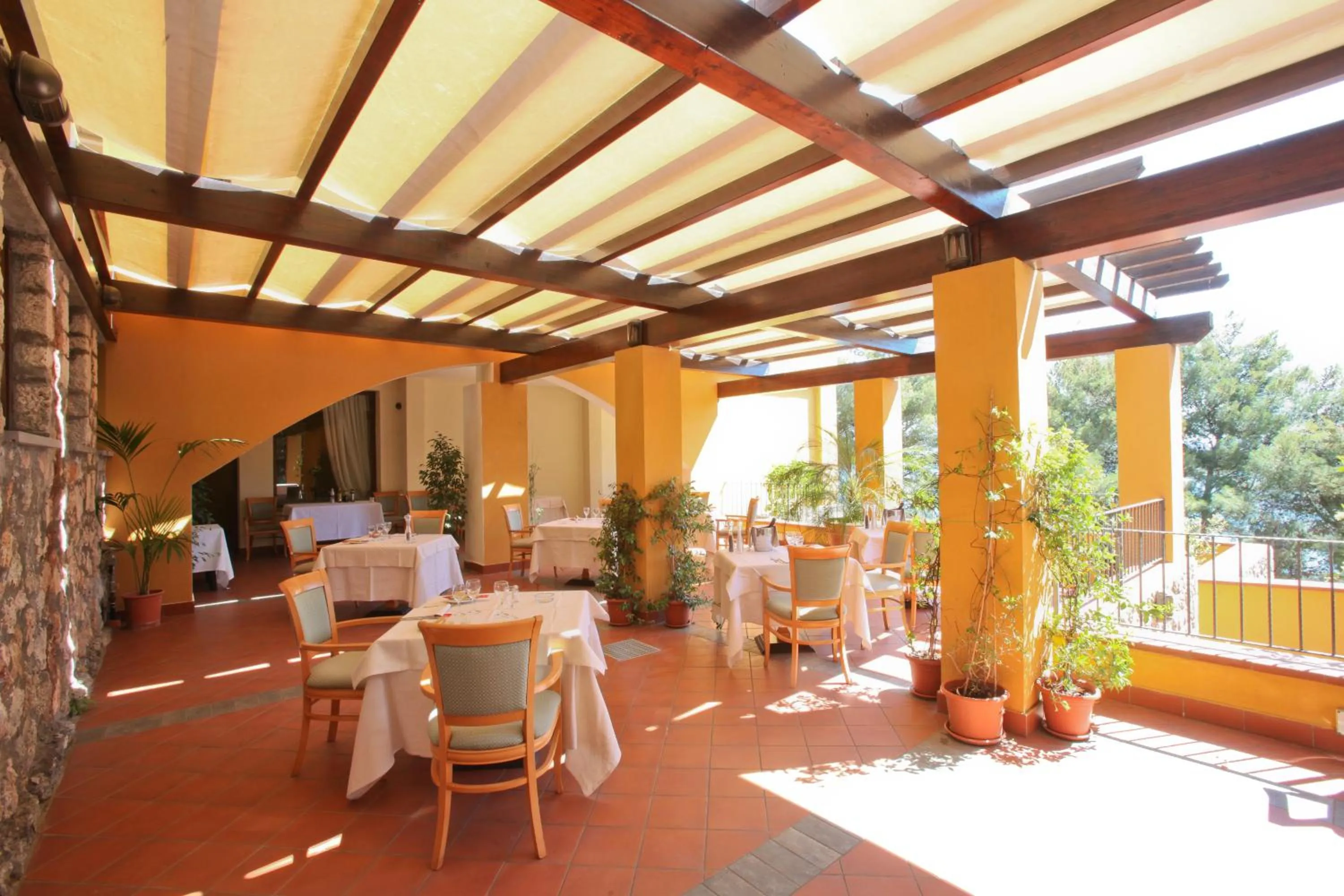 Restaurant/places to eat in Albergo Filippo II