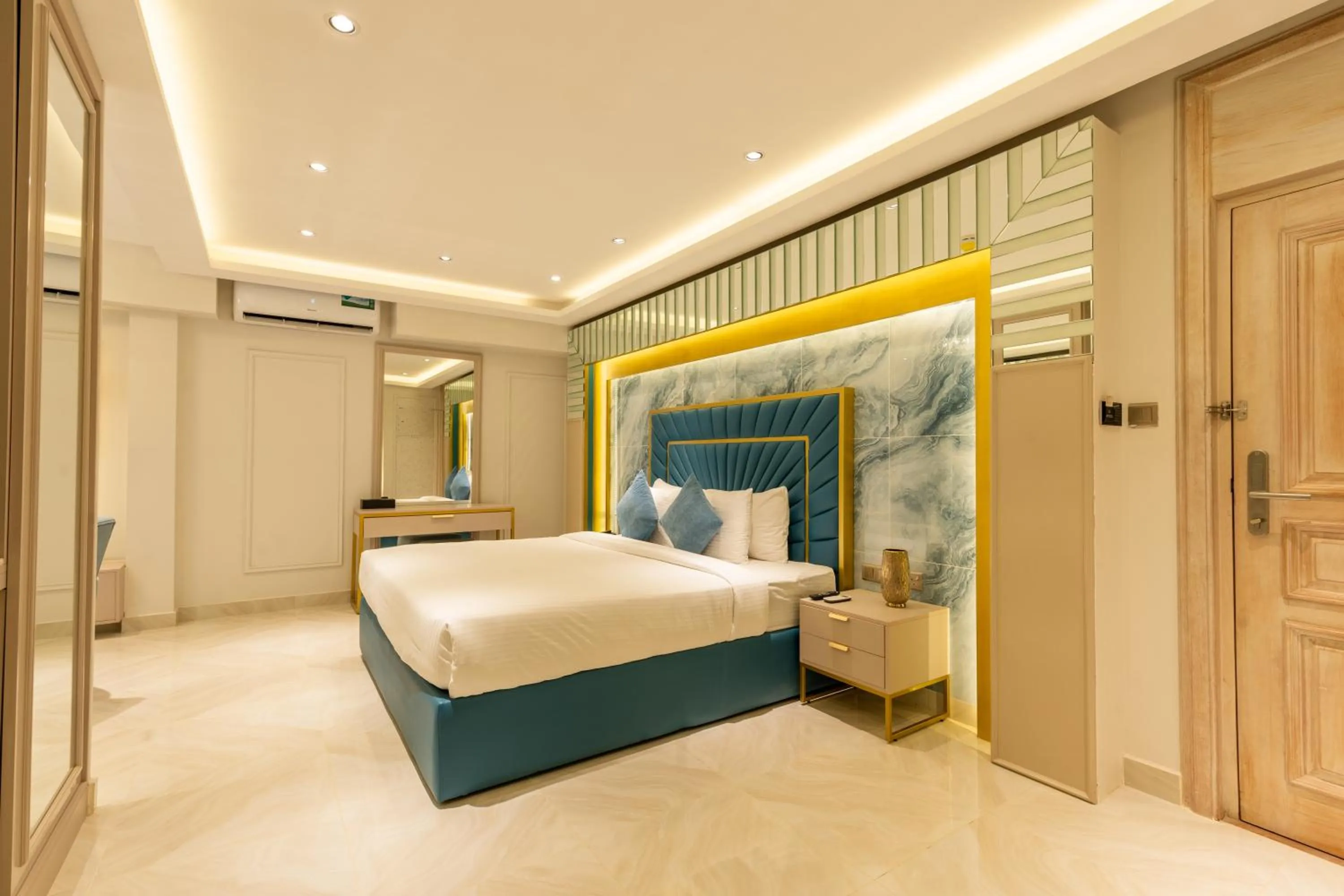 Bed in Marine Bay Colombo