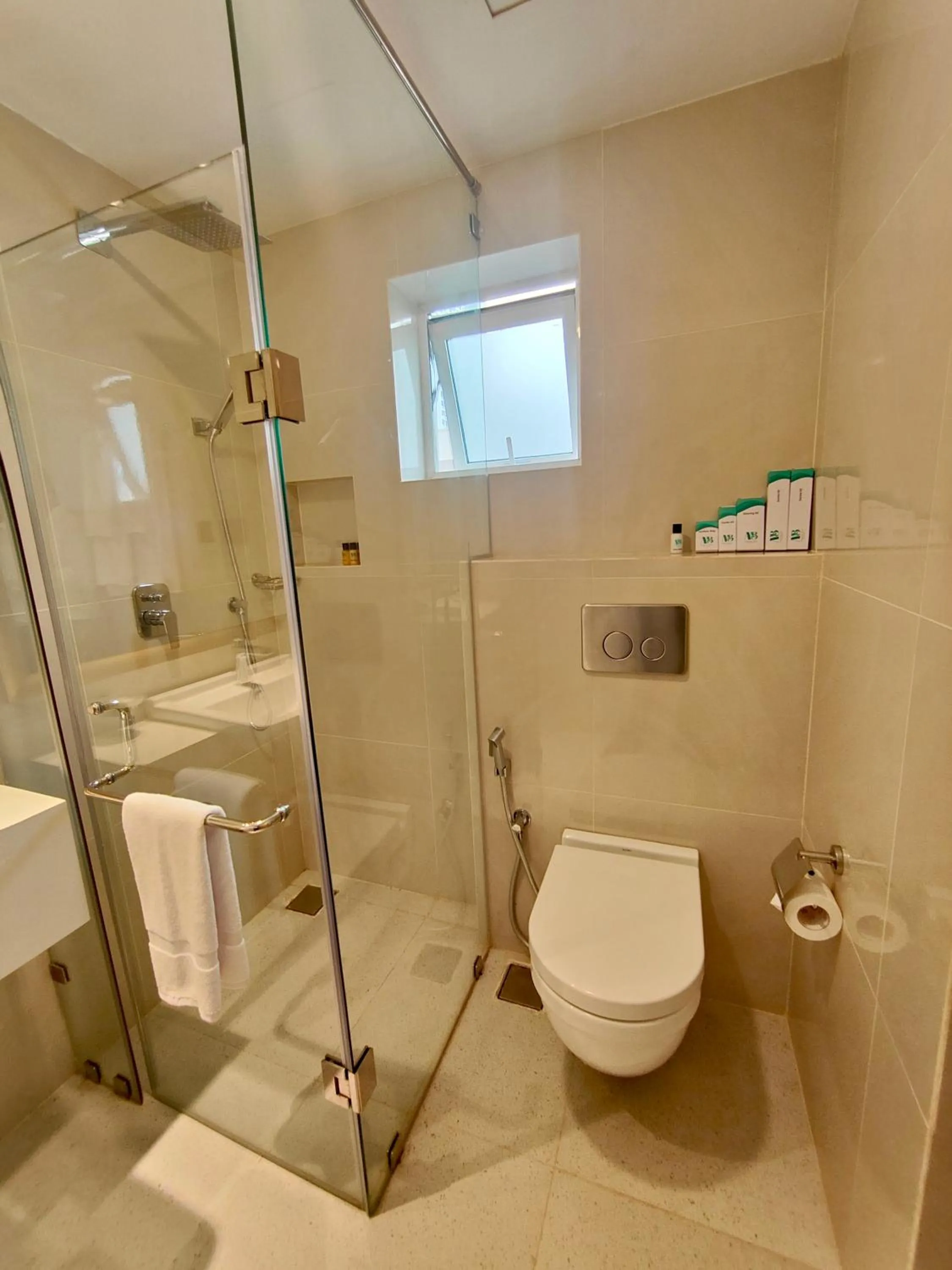 Shower in Marine Bay Colombo