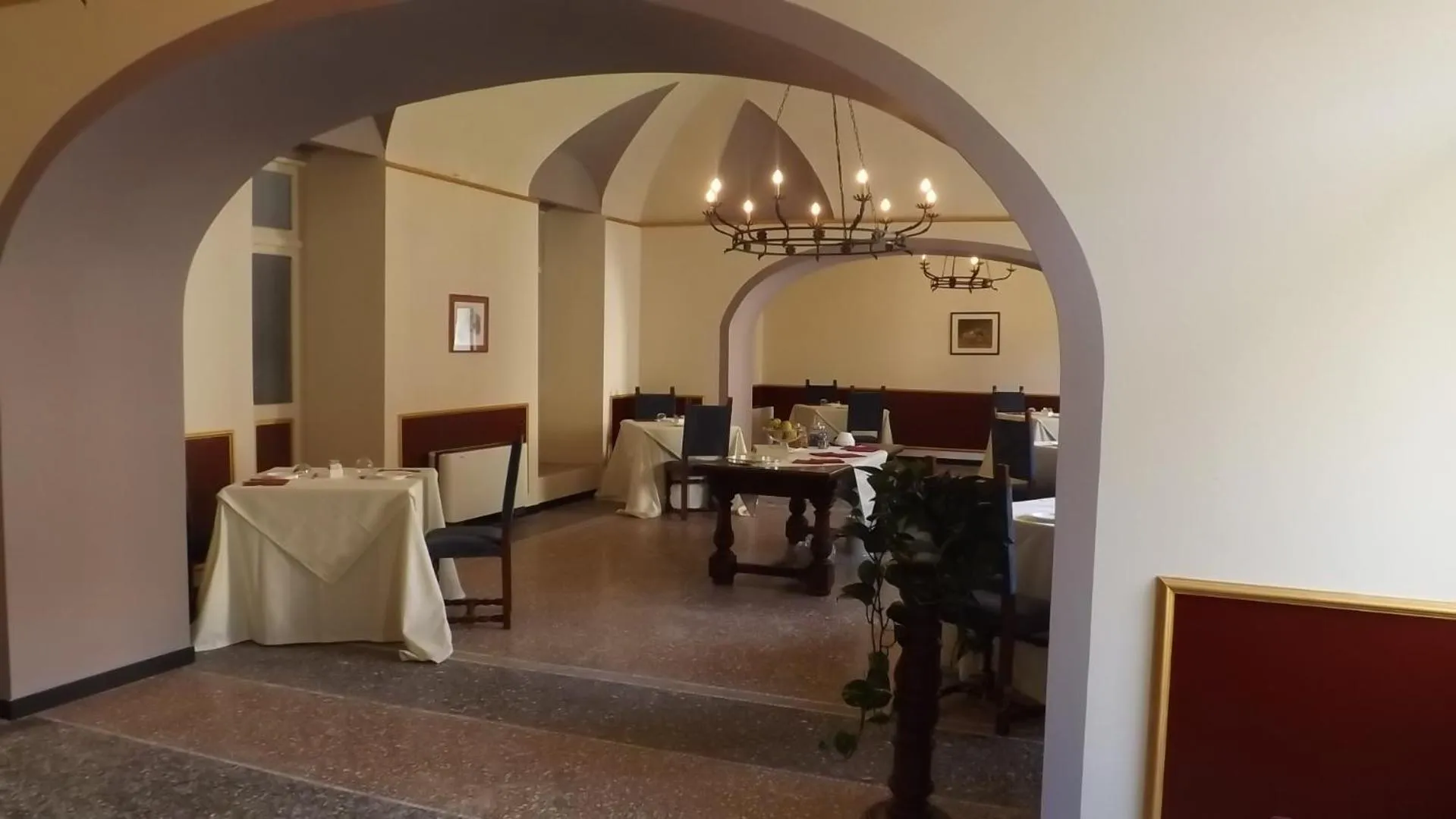 Restaurant/places to eat in Relais Real Collegio