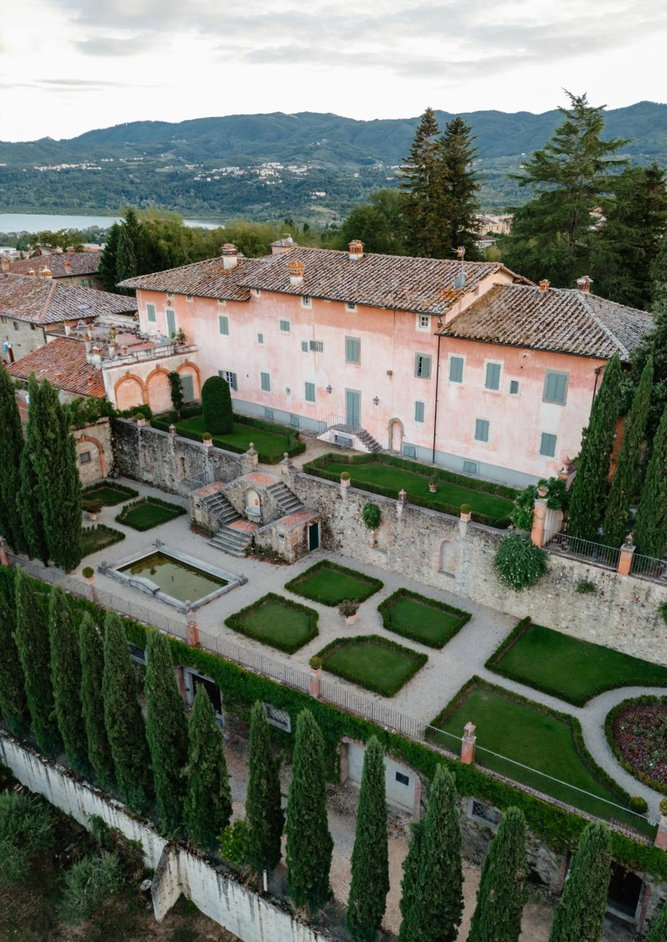 Property building in Villa Barberino