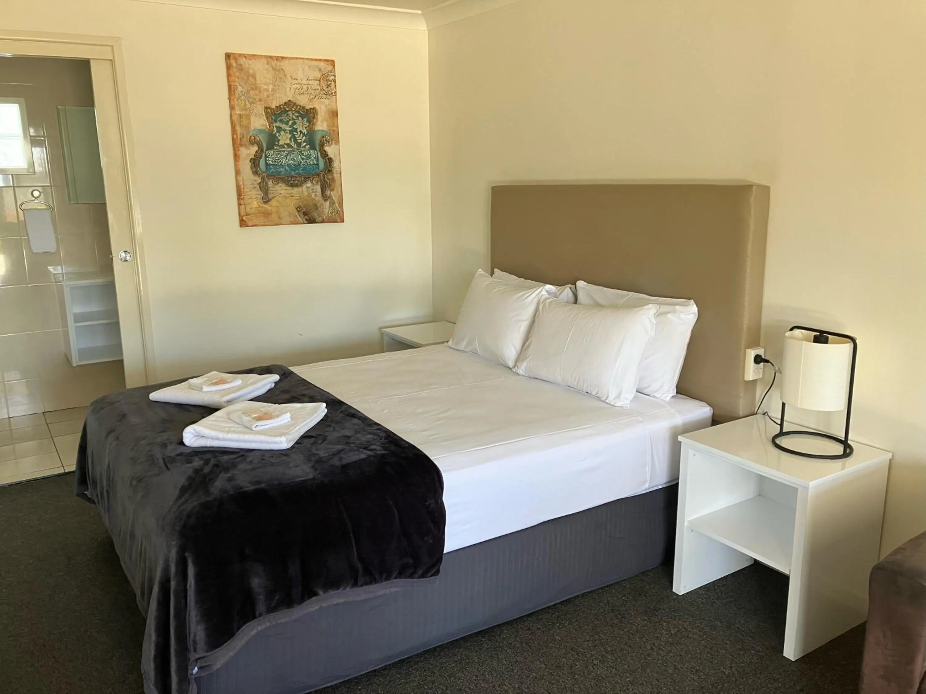 Bed in Porky's Motel Rockhampton