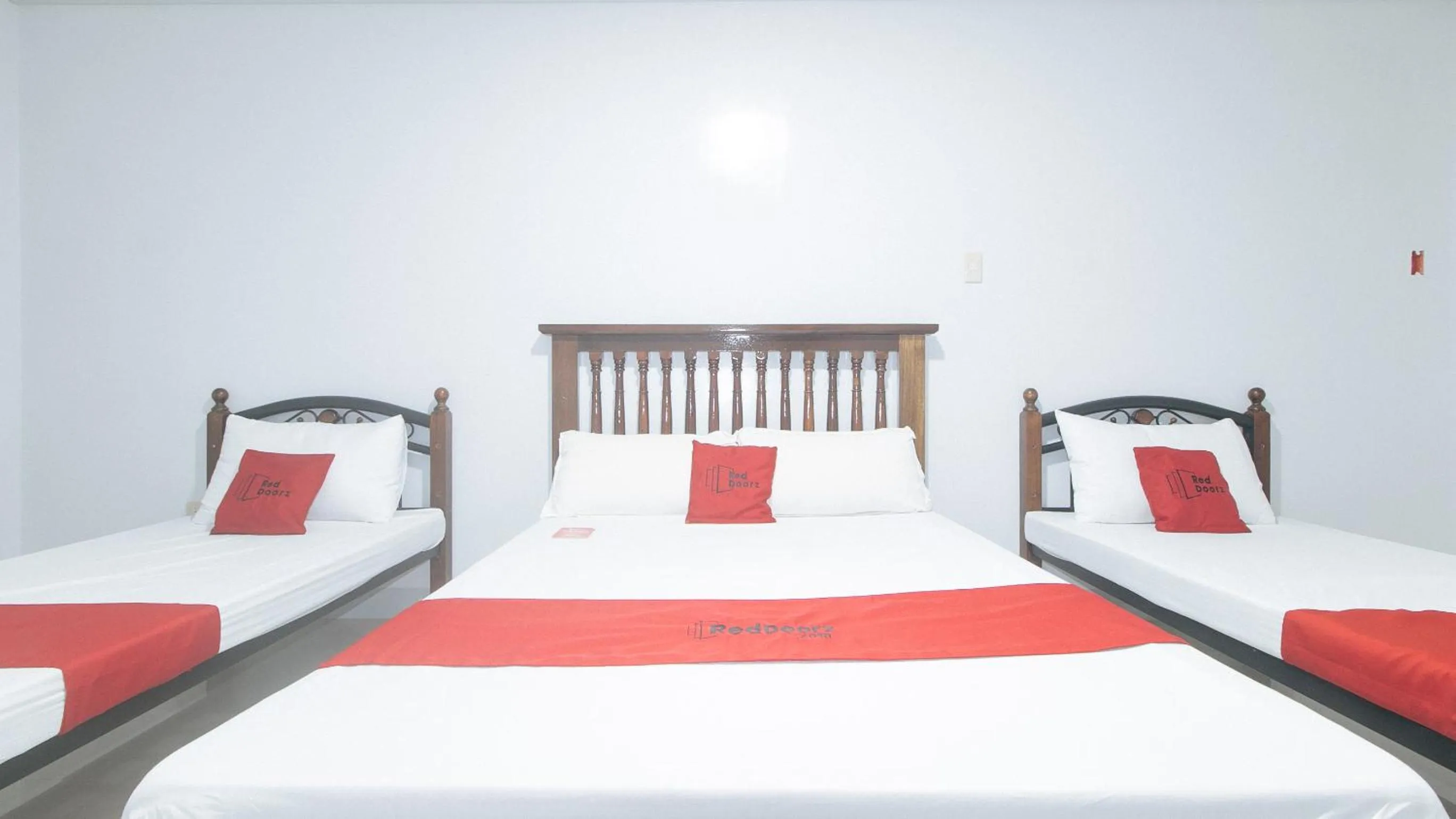 Bed in RedDoorz at Guimod Transient House Ilocos Sur