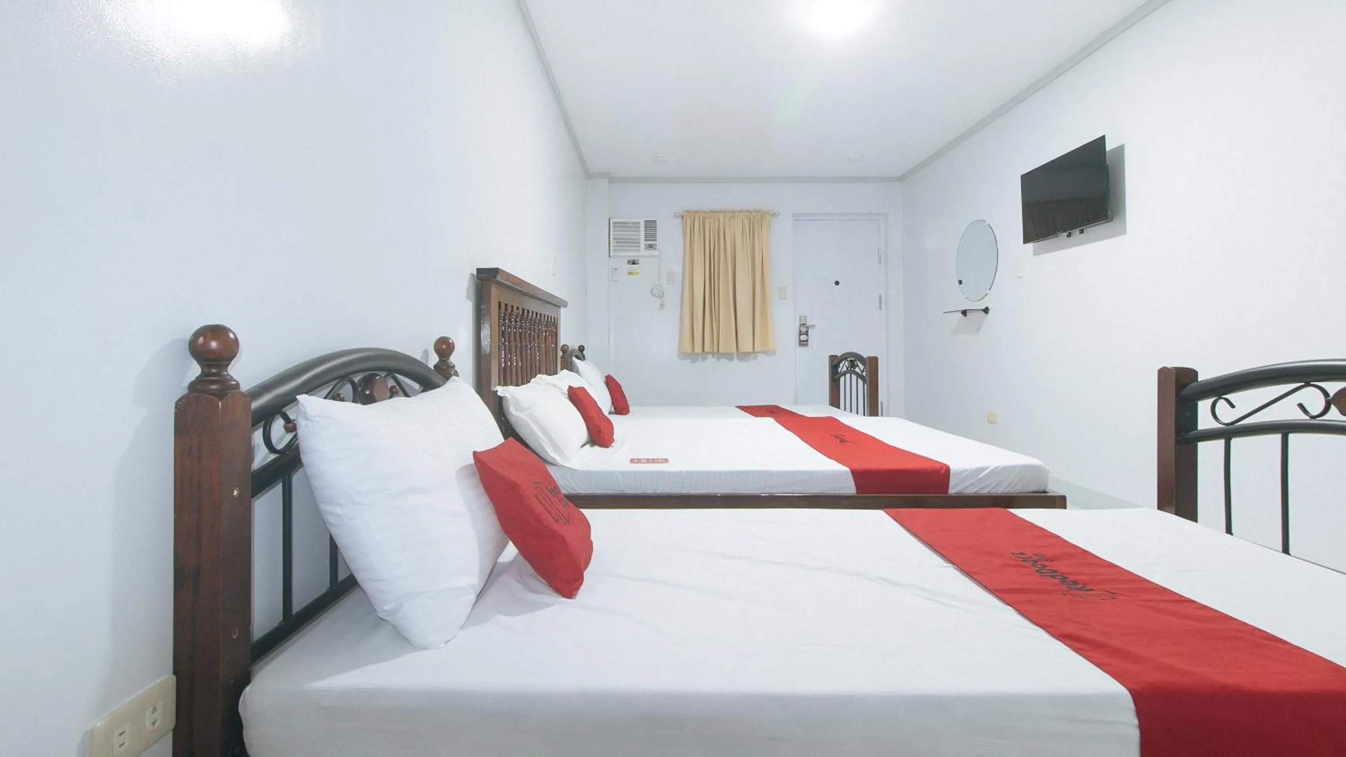 Bed in RedDoorz at Guimod Transient House Ilocos Sur