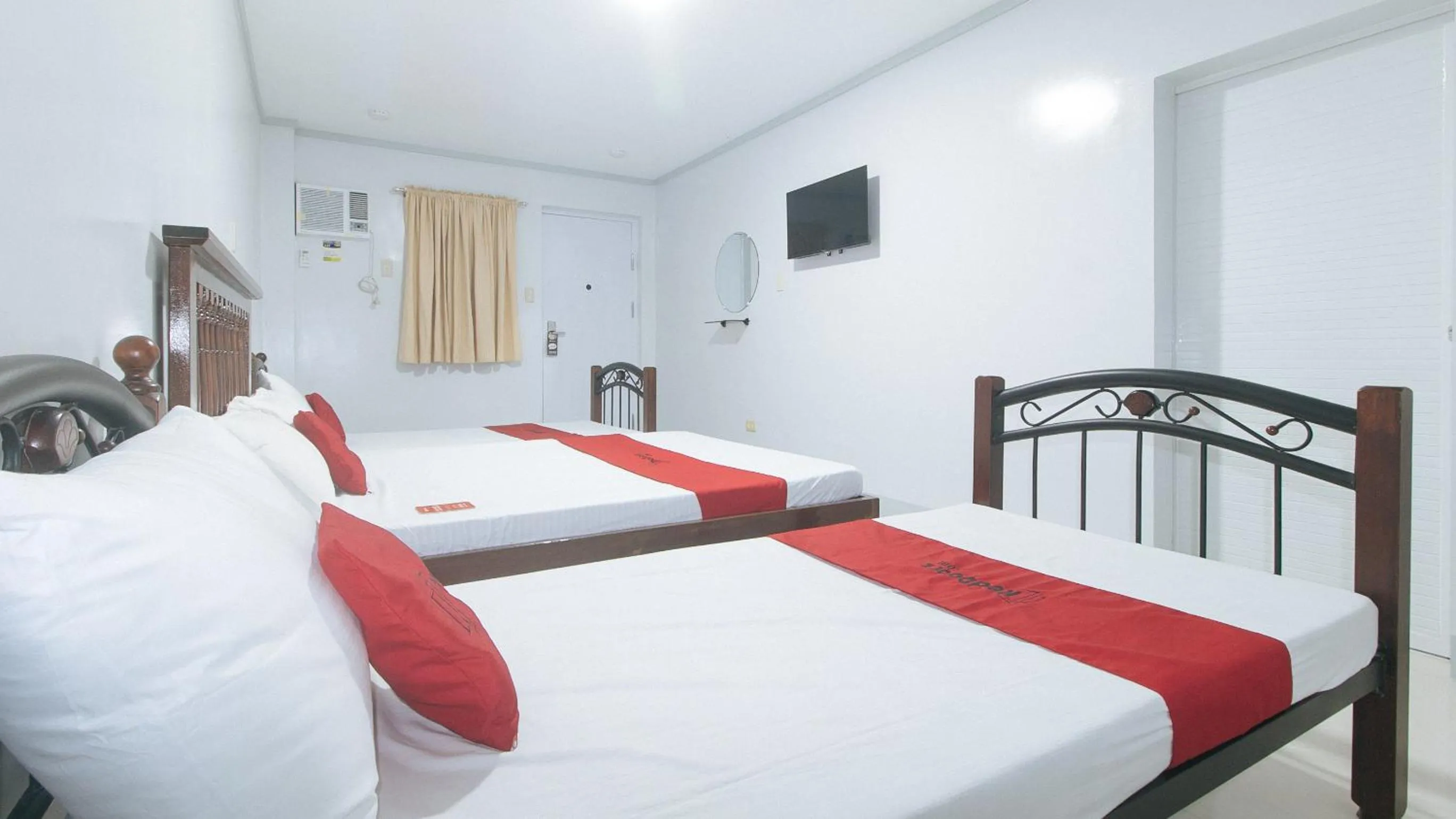 Bed in RedDoorz at Guimod Transient House Ilocos Sur