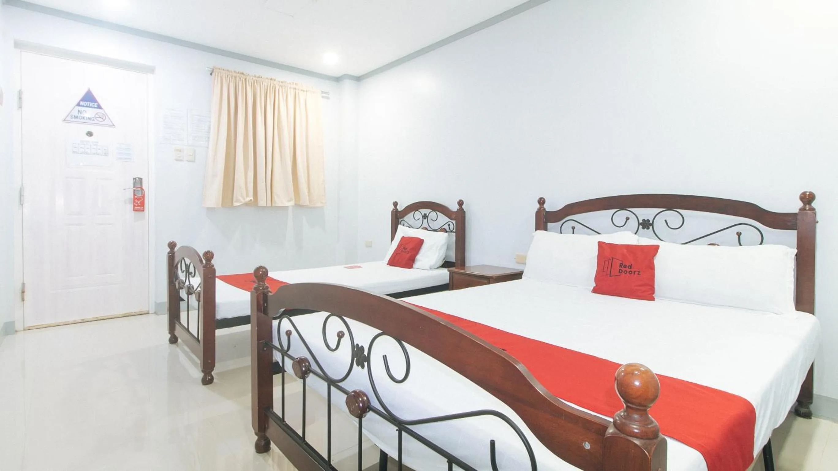 Bed in RedDoorz at Guimod Transient House Ilocos Sur