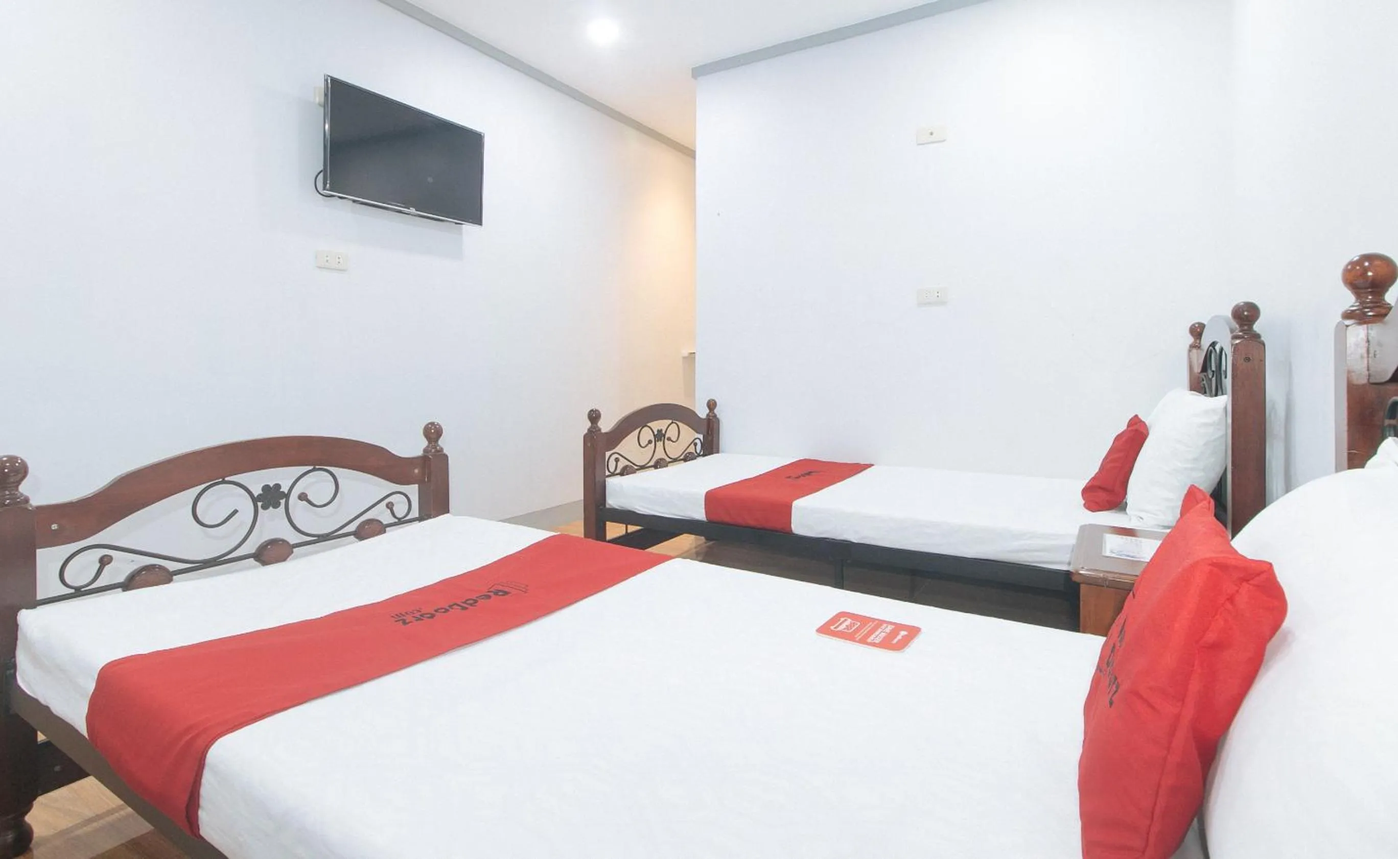 Bed in RedDoorz at Guimod Transient House Ilocos Sur