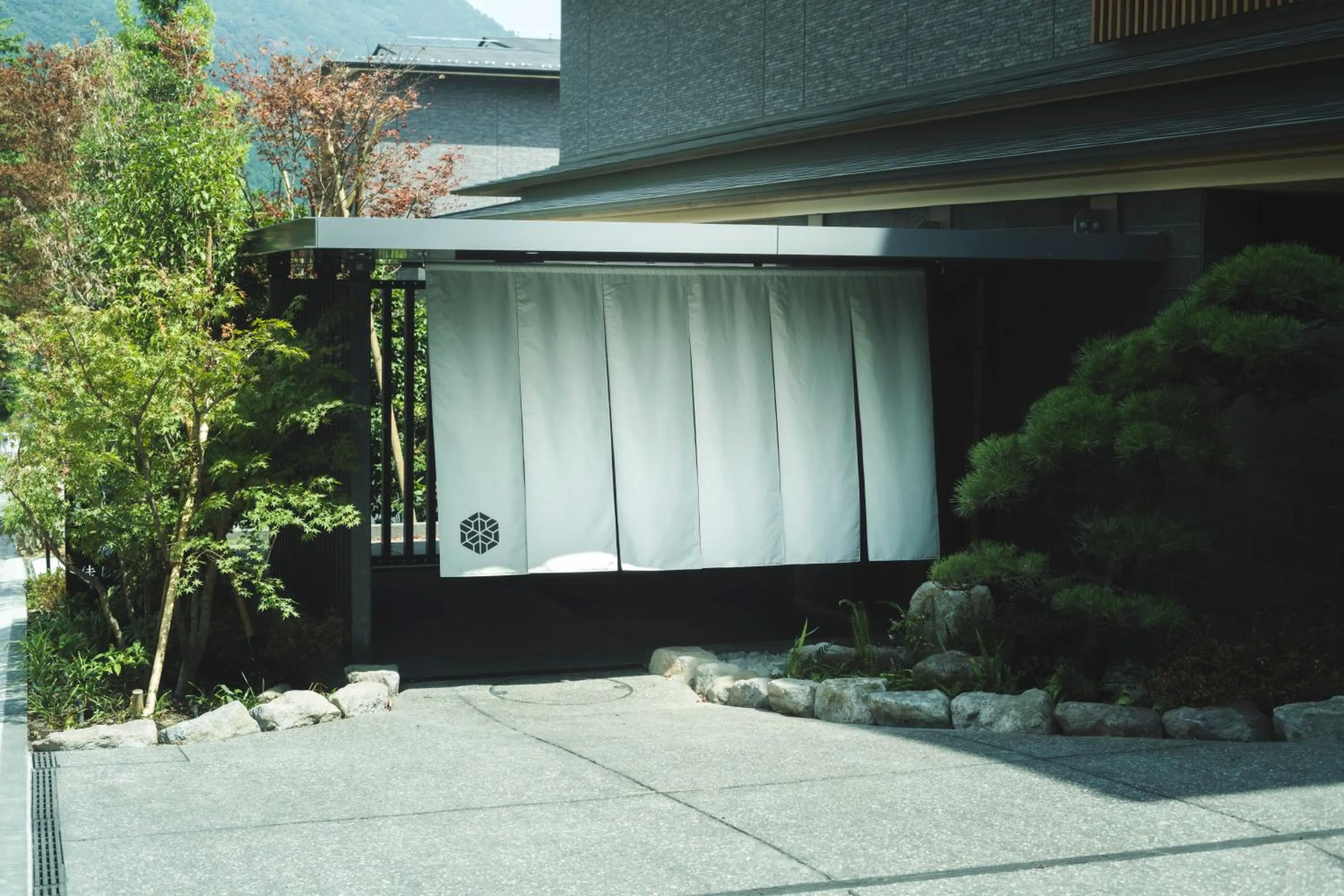 Property building in Hakone Gora KARAKU