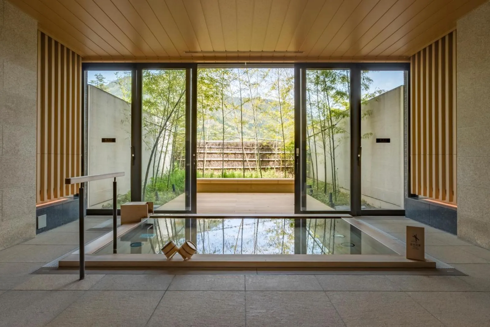 Area and facilities in Hakone Gora KARAKU