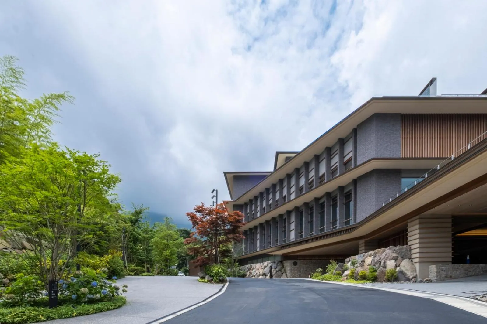 Property building in Hakone Gora KARAKU