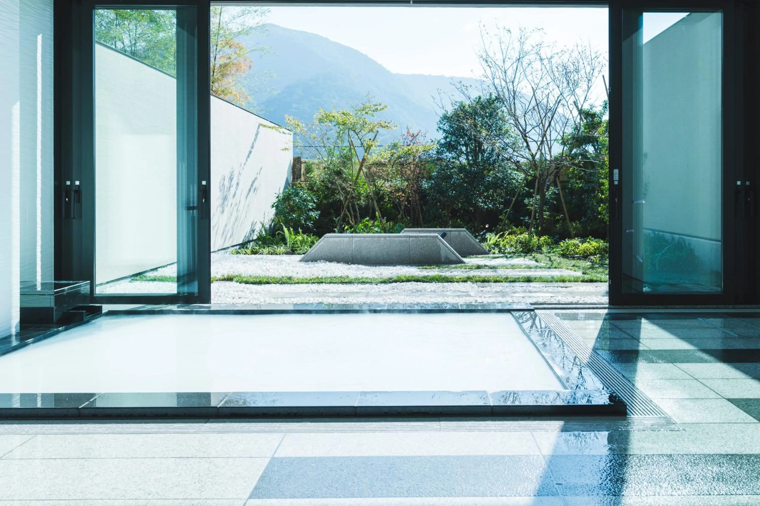 Area and facilities in Hakone Gora KARAKU