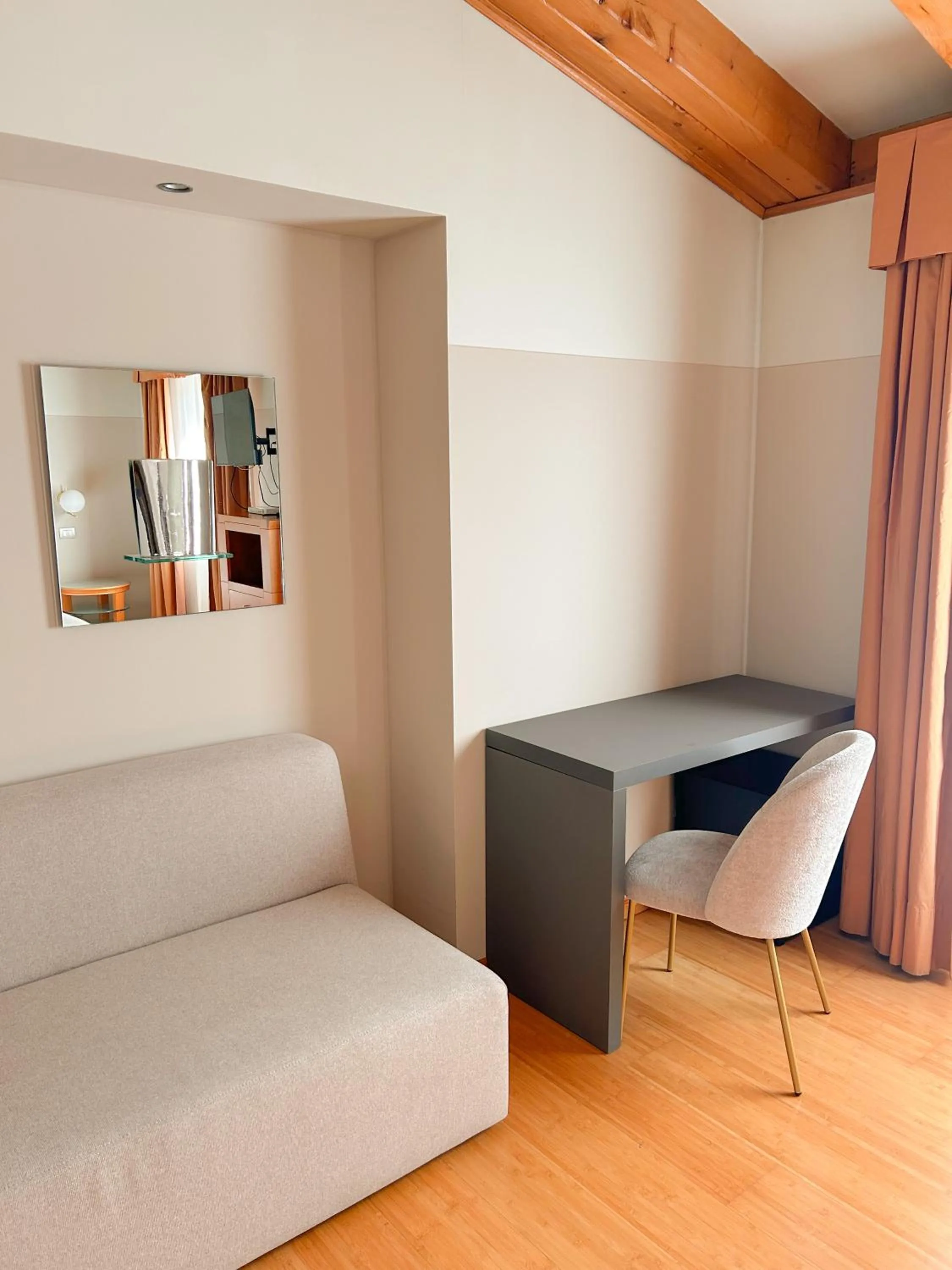 Living room, Bed in Hotel Della Torre 1850