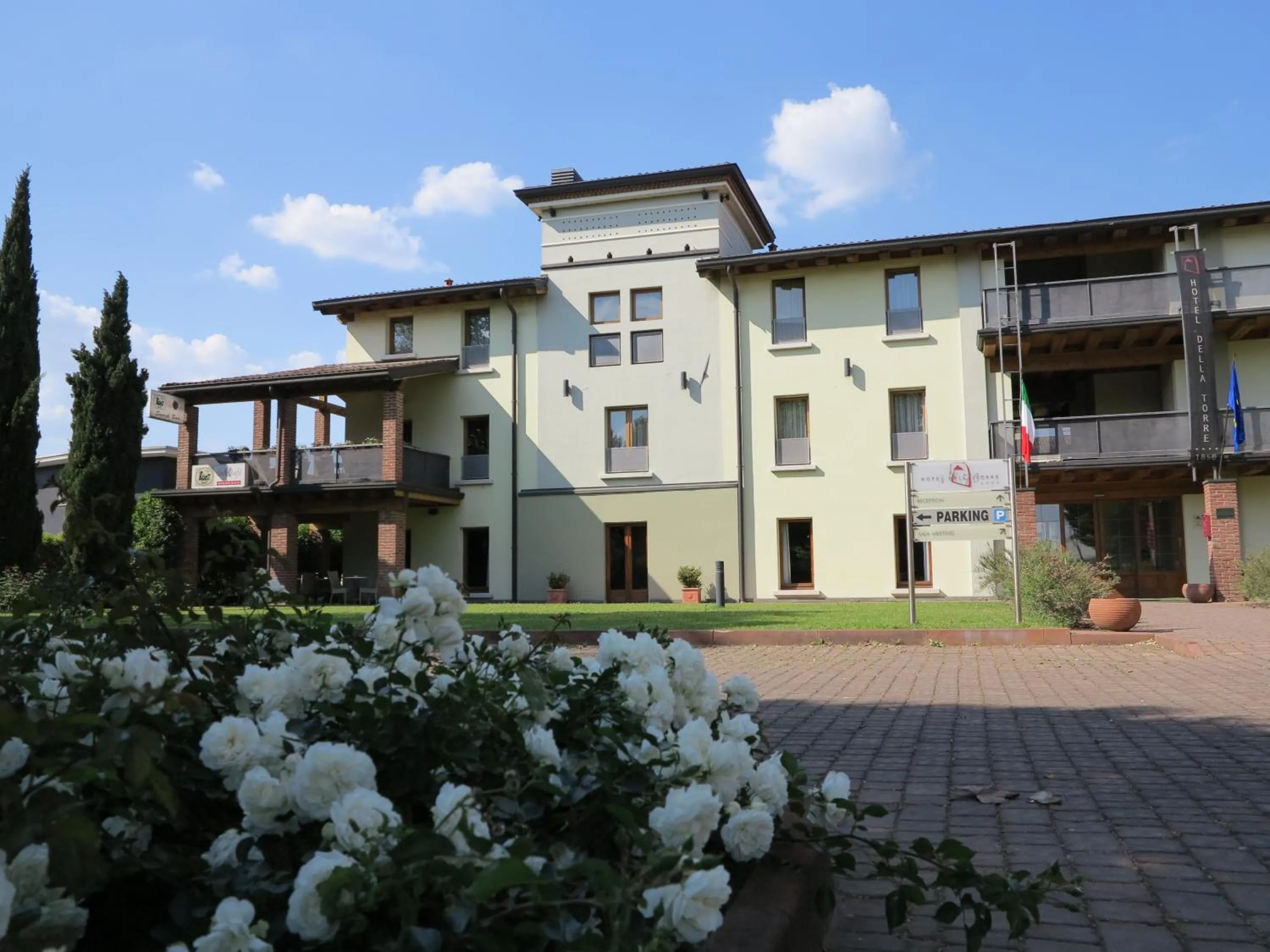 Facade/entrance in Hotel Della Torre 1850