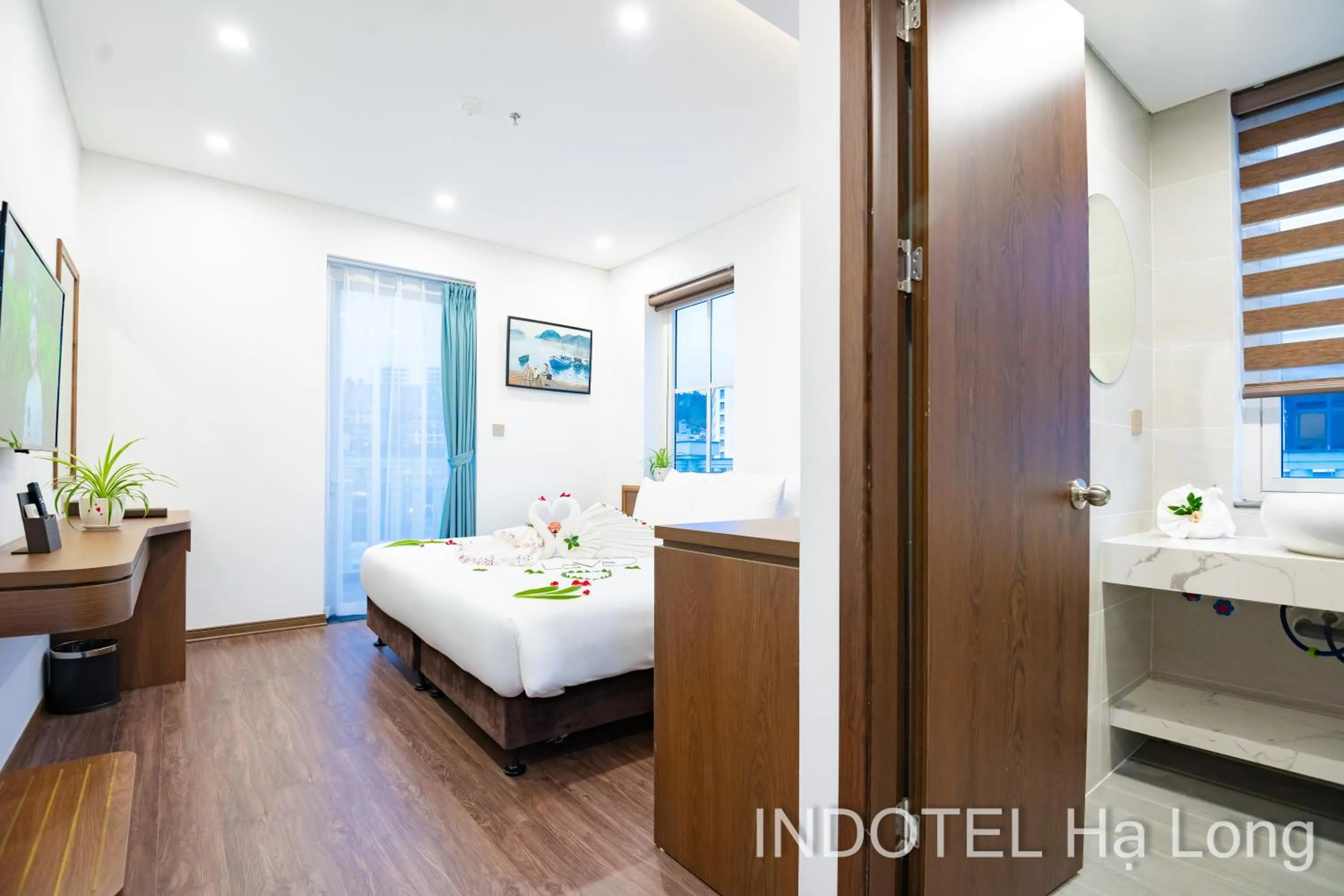 Bed in INDOTEL HALONG HOTEL