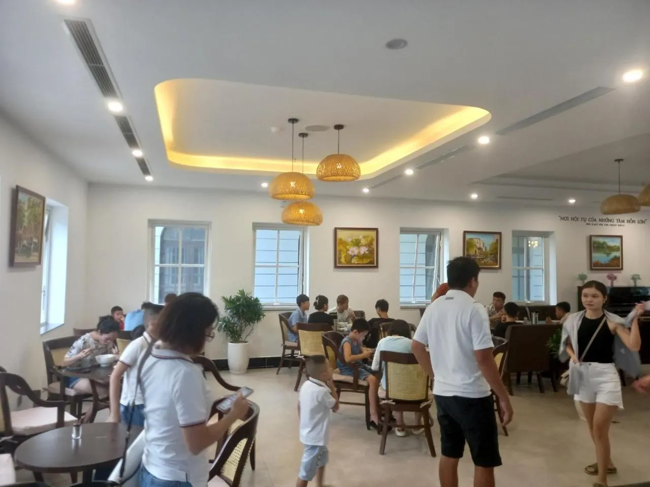 Restaurant/places to eat in INDOTEL HALONG HOTEL