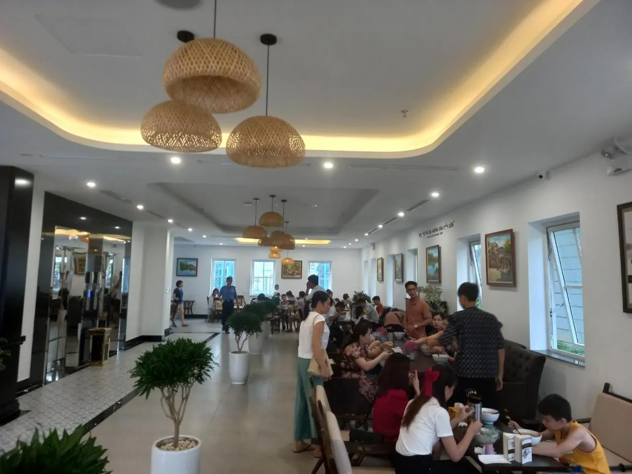 Restaurant/places to eat in INDOTEL HALONG HOTEL