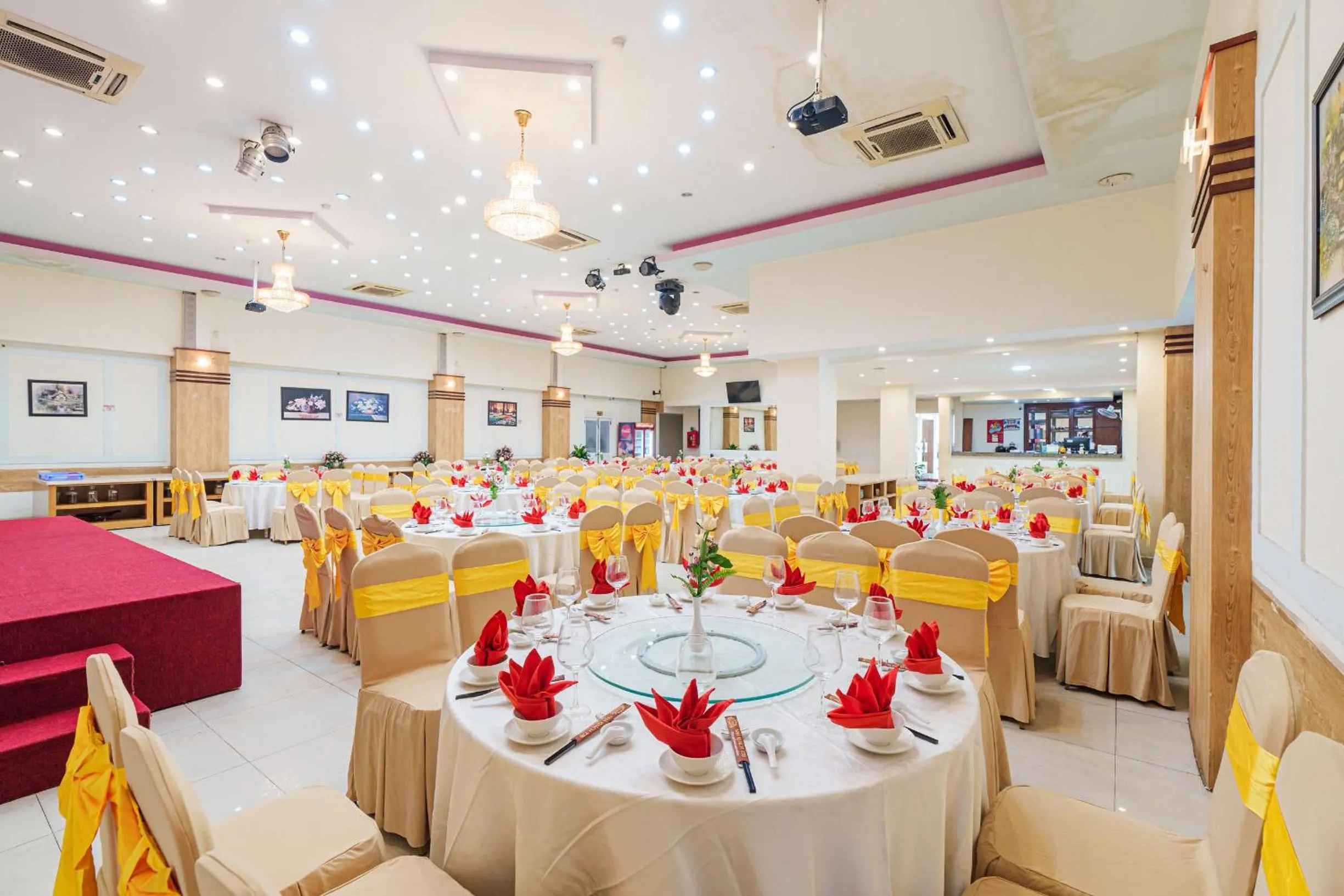 Restaurant/places to eat in T78 Hotel Managed by Nha khach T78