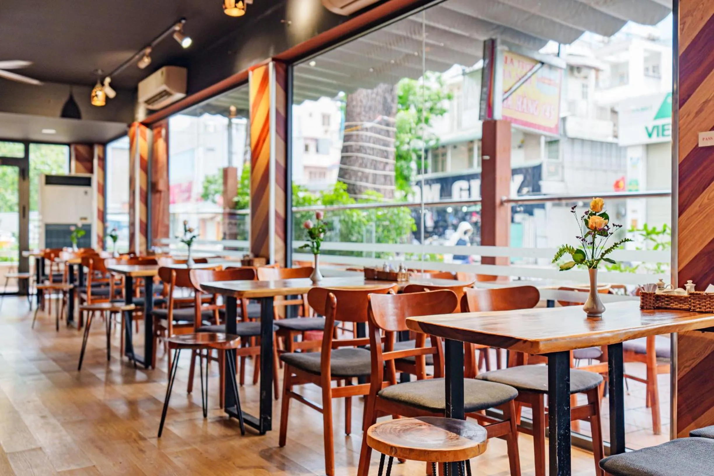 Restaurant/places to eat in T78 Hotel Managed by Nha khach T78