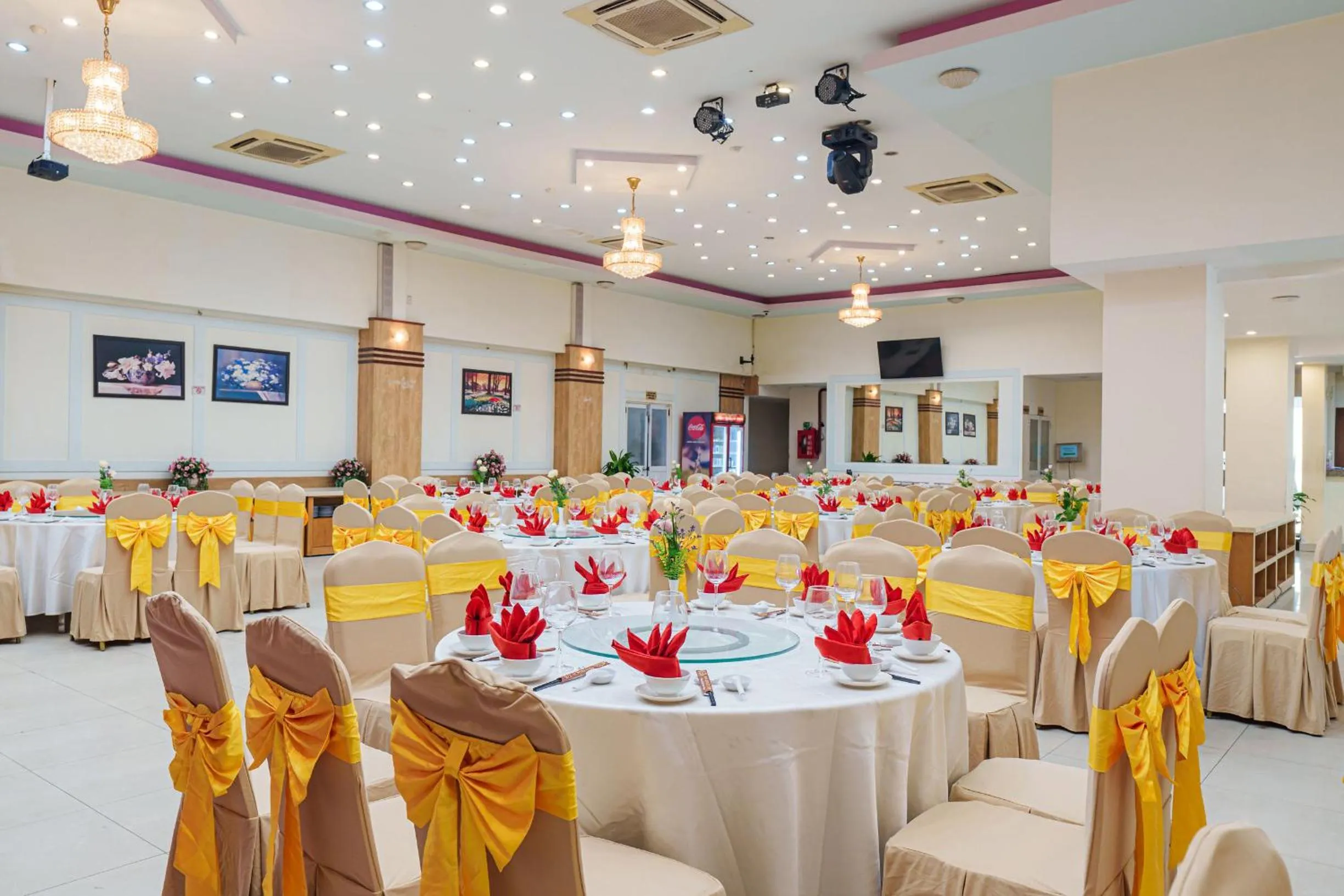 Restaurant/places to eat in T78 Hotel Managed by Nha khach T78