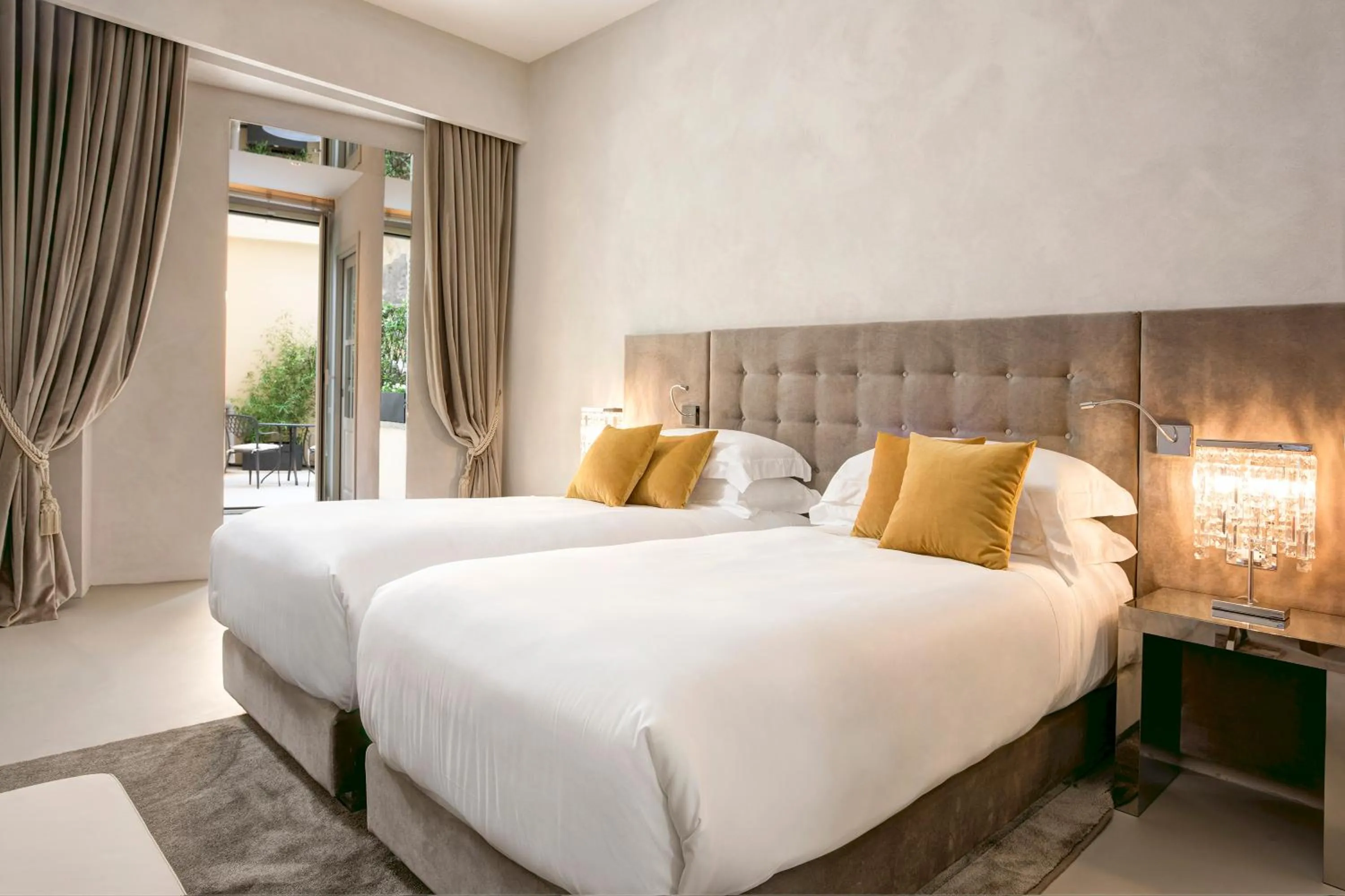 View (from property/room), Bed in Palazzo Nainer